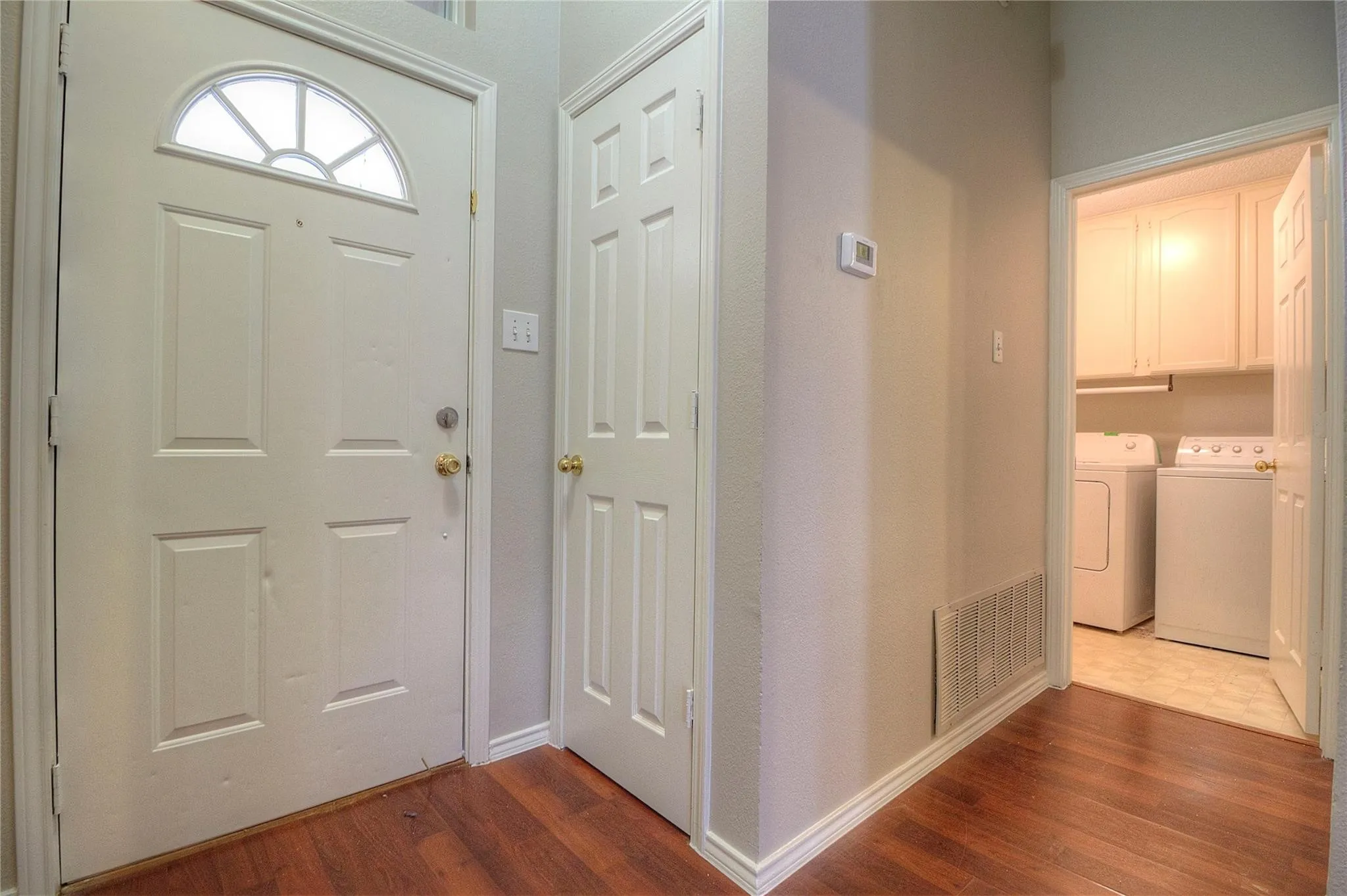 Single Family Residence For Rent in Tarrant County , 7409 Glen Drive, Watauga, Texas 76148, 3 Bedroom, 2 Bathroom, 2 Garage spaces, 1,643 Sqft, built in 1996, mls#21356954, Real Estate Agent in Watauga, Homes For Rent in Tarrant county, Homes For Rent in Watauga, Realtor in Watauga Texas, Real Estate Brokerage Independent Realty Texas, Luminita Cordes Realtor