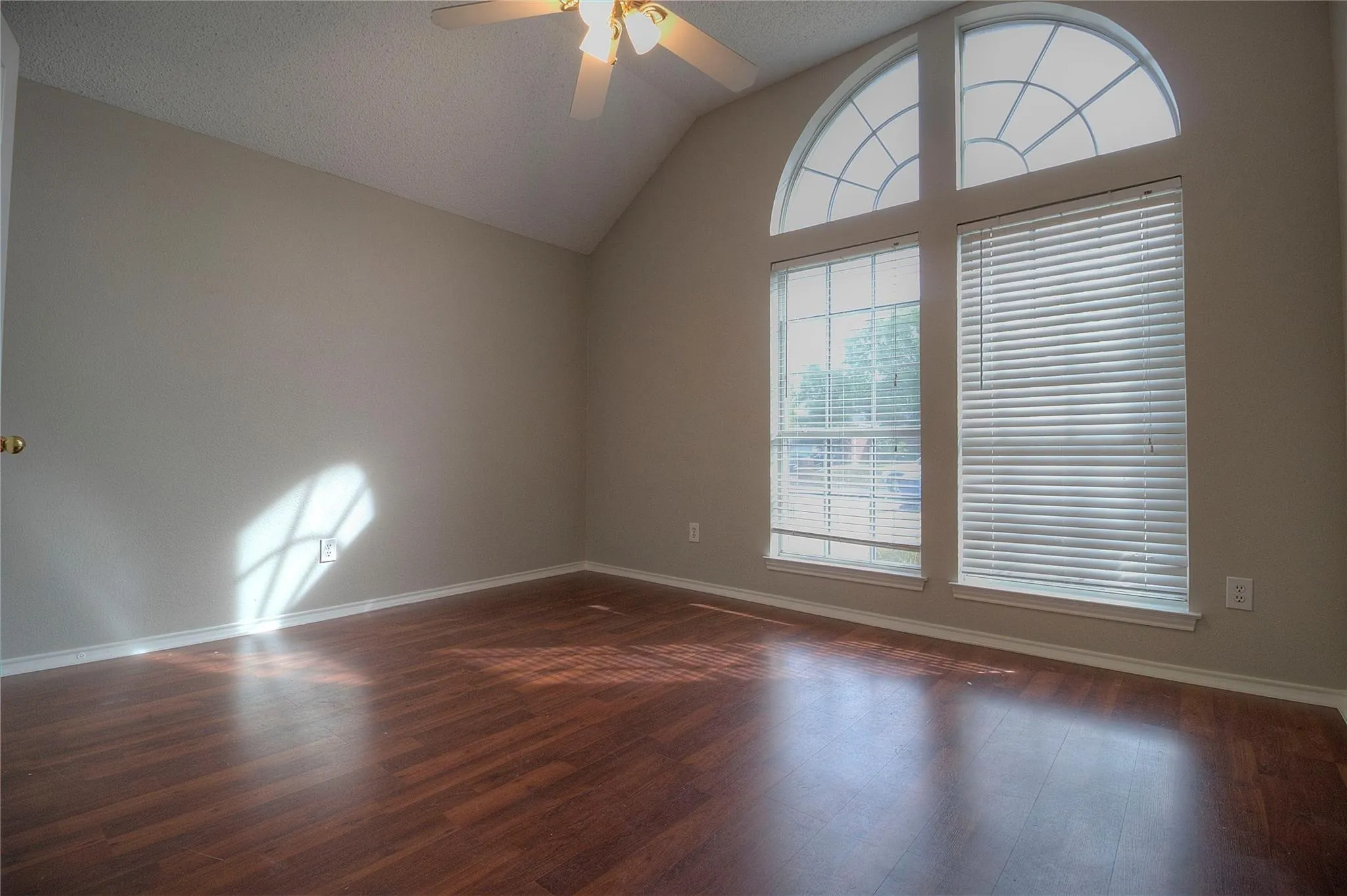 Single Family Residence For Rent in Tarrant County , 7409 Glen Drive, Watauga, Texas 76148, 3 Bedroom, 2 Bathroom, 2 Garage spaces, 1,643 Sqft, built in 1996, mls#21356954, Real Estate Agent in Watauga, Homes For Rent in Tarrant county, Homes For Rent in Watauga, Realtor in Watauga Texas, Real Estate Brokerage Independent Realty Texas, Luminita Cordes Realtor