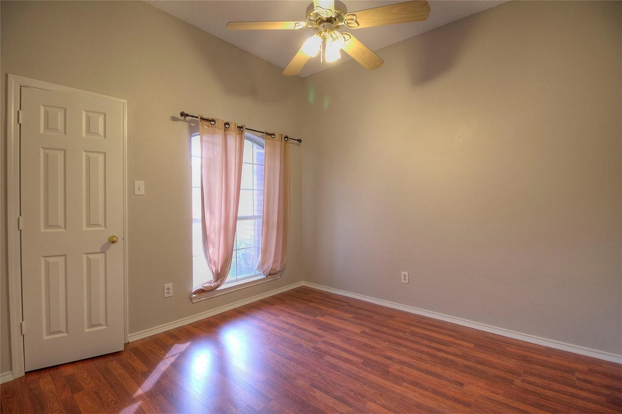 Single Family Residence For Rent in Tarrant County , 7409 Glen Drive, Watauga, Texas 76148, 3 Bedroom, 2 Bathroom, 2 Garage spaces, 1,643 Sqft, built in 1996, mls#21356954, Real Estate Agent in Watauga, Homes For Rent in Tarrant county, Homes For Rent in Watauga, Realtor in Watauga Texas, Real Estate Brokerage Independent Realty Texas, Luminita Cordes Realtor
