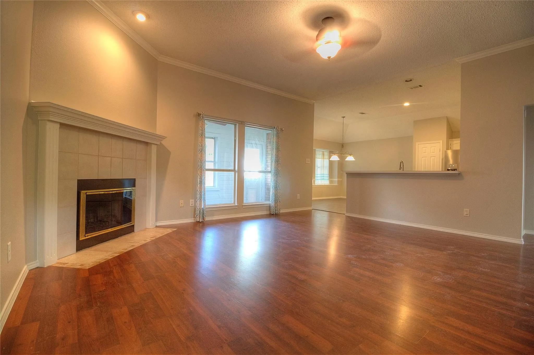 Single Family Residence For Rent in Tarrant County , 7409 Glen Drive, Watauga, Texas 76148, 3 Bedroom, 2 Bathroom, 2 Garage spaces, 1,643 Sqft, built in 1996, mls#21356954, Real Estate Agent in Watauga, Homes For Rent in Tarrant county, Homes For Rent in Watauga, Realtor in Watauga Texas, Real Estate Brokerage Independent Realty Texas, Luminita Cordes Realtor