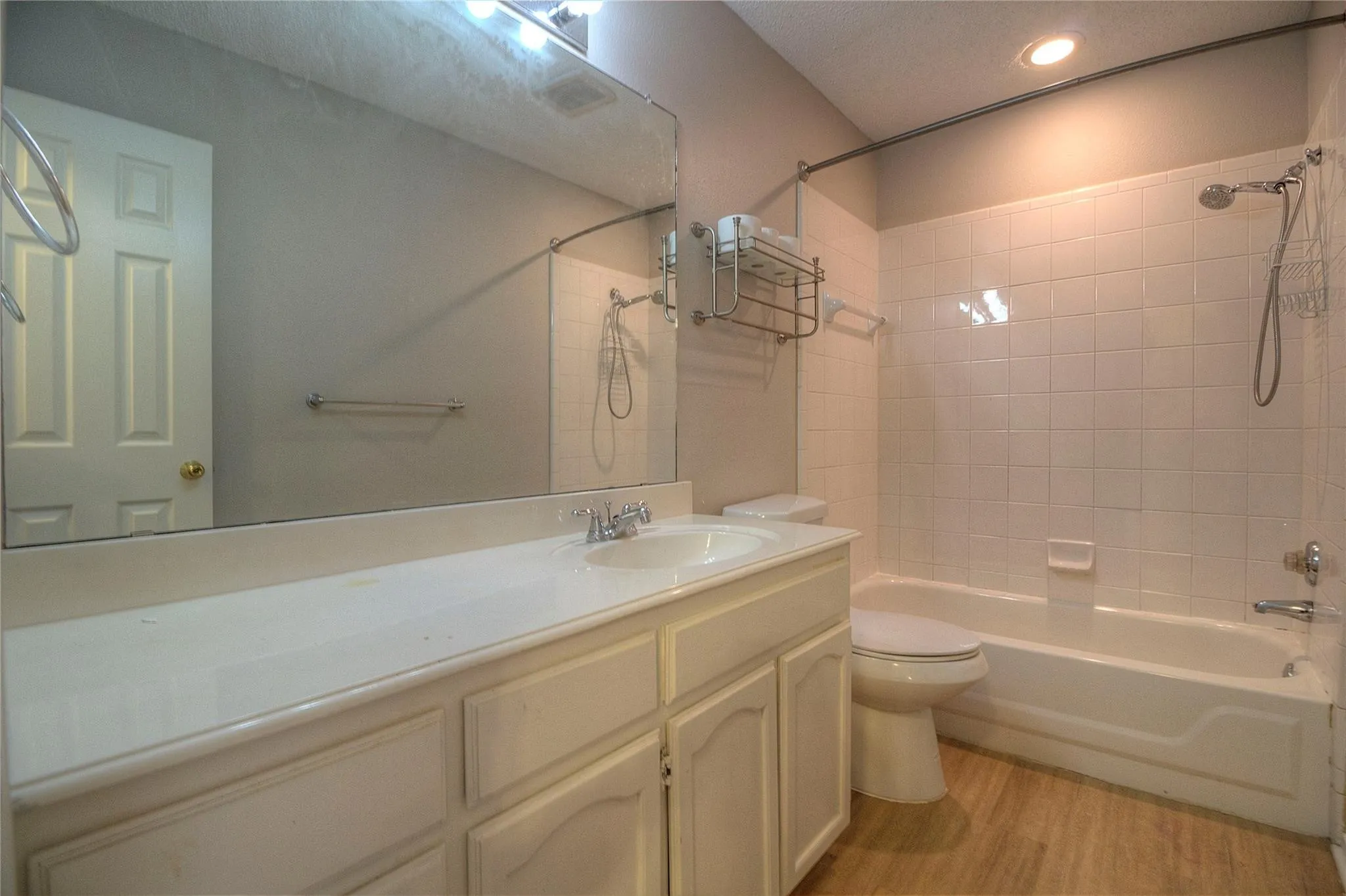 Single Family Residence For Rent in Tarrant County , 7409 Glen Drive, Watauga, Texas 76148, 3 Bedroom, 2 Bathroom, 2 Garage spaces, 1,643 Sqft, built in 1996, mls#21356954, Real Estate Agent in Watauga, Homes For Rent in Tarrant county, Homes For Rent in Watauga, Realtor in Watauga Texas, Real Estate Brokerage Independent Realty Texas, Luminita Cordes Realtor
