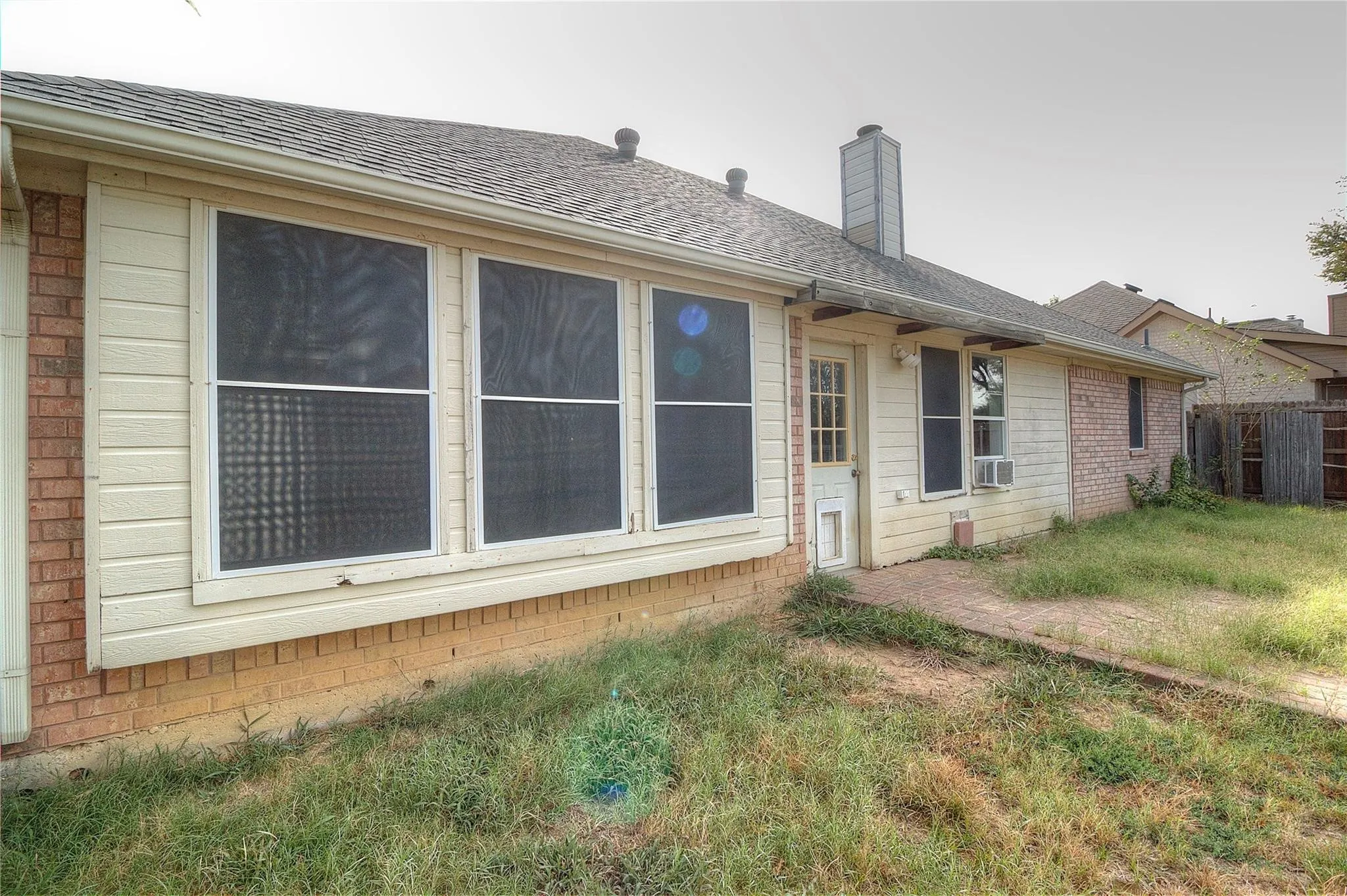 Single Family Residence For Rent in Tarrant County , 7409 Glen Drive, Watauga, Texas 76148, 3 Bedroom, 2 Bathroom, 2 Garage spaces, 1,643 Sqft, built in 1996, mls#21356954, Real Estate Agent in Watauga, Homes For Rent in Tarrant county, Homes For Rent in Watauga, Realtor in Watauga Texas, Real Estate Brokerage Independent Realty Texas, Luminita Cordes Realtor
