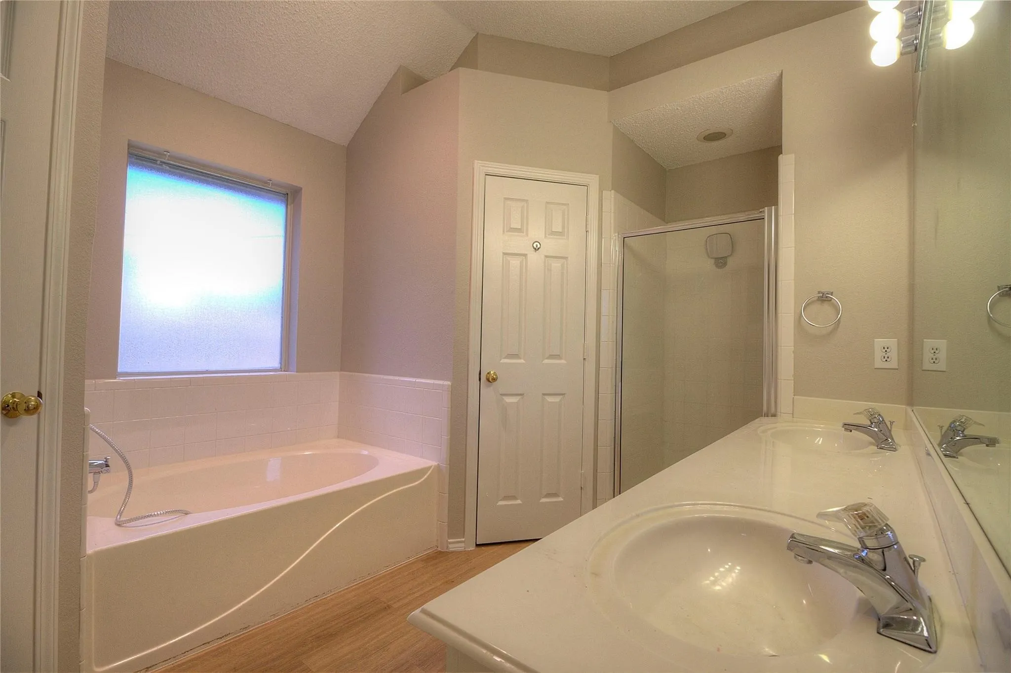Single Family Residence For Rent in Tarrant County , 7409 Glen Drive, Watauga, Texas 76148, 3 Bedroom, 2 Bathroom, 2 Garage spaces, 1,643 Sqft, built in 1996, mls#21356954, Real Estate Agent in Watauga, Homes For Rent in Tarrant county, Homes For Rent in Watauga, Realtor in Watauga Texas, Real Estate Brokerage Independent Realty Texas, Luminita Cordes Realtor
