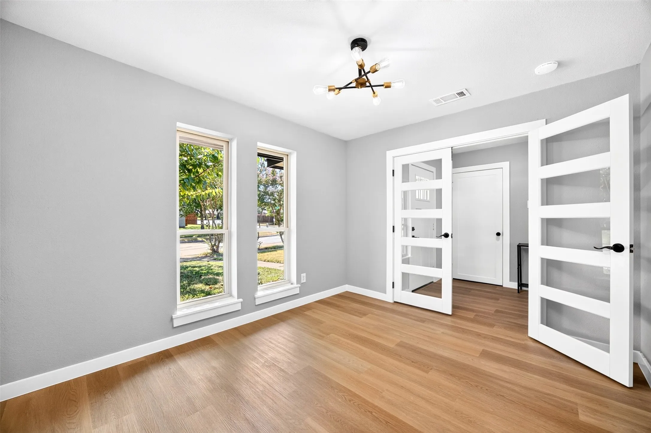 Single Family Residence For Sale in Dallas County , 3229 Brook Glen Drive, Garland, Texas 75044, 4 Bedroom, 2 Bathroom, 2 Garage spaces, 1,485 Sqft, built in 1975, mls#21355815, Real Estate Agent in Garland, Homes For Sale in Dallas county, Homes For Sale in Garland, Realtor in Garland Texas, Real Estate Brokerage Independent Realty Texas, Luminita Cordes Realtor