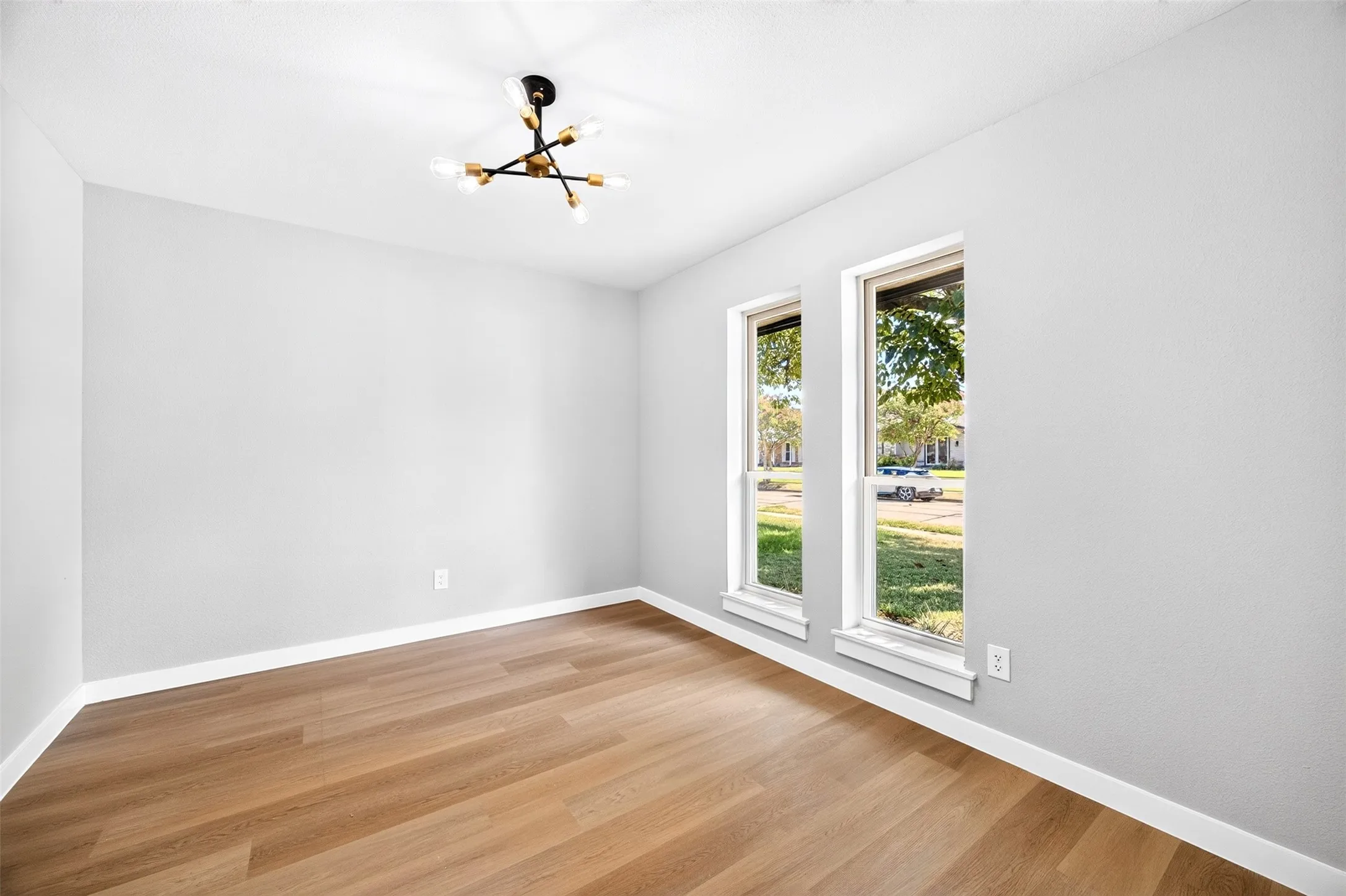 Single Family Residence For Sale in Dallas County , 3229 Brook Glen Drive, Garland, Texas 75044, 4 Bedroom, 2 Bathroom, 2 Garage spaces, 1,485 Sqft, built in 1975, mls#21355815, Real Estate Agent in Garland, Homes For Sale in Dallas county, Homes For Sale in Garland, Realtor in Garland Texas, Real Estate Brokerage Independent Realty Texas, Luminita Cordes Realtor