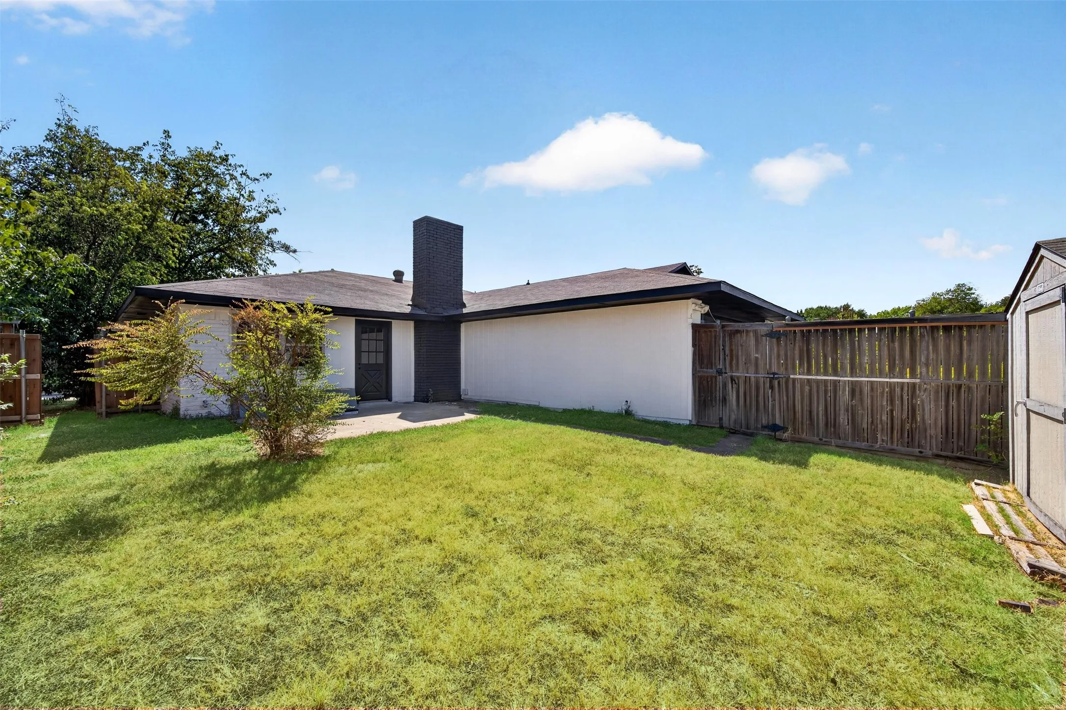 Single Family Residence For Sale in Dallas County , 3229 Brook Glen Drive, Garland, Texas 75044, 4 Bedroom, 2 Bathroom, 2 Garage spaces, 1,485 Sqft, built in 1975, mls#21355815, Real Estate Agent in Garland, Homes For Sale in Dallas county, Homes For Sale in Garland, Realtor in Garland Texas, Real Estate Brokerage Independent Realty Texas, Luminita Cordes Realtor