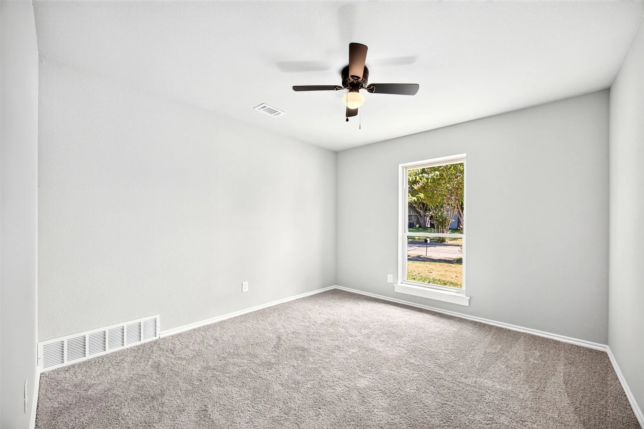 Single Family Residence For Sale in Dallas County , 3229 Brook Glen Drive, Garland, Texas 75044, 4 Bedroom, 2 Bathroom, 2 Garage spaces, 1,485 Sqft, built in 1975, mls#21355815, Real Estate Agent in Garland, Homes For Sale in Dallas county, Homes For Sale in Garland, Realtor in Garland Texas, Real Estate Brokerage Independent Realty Texas, Luminita Cordes Realtor