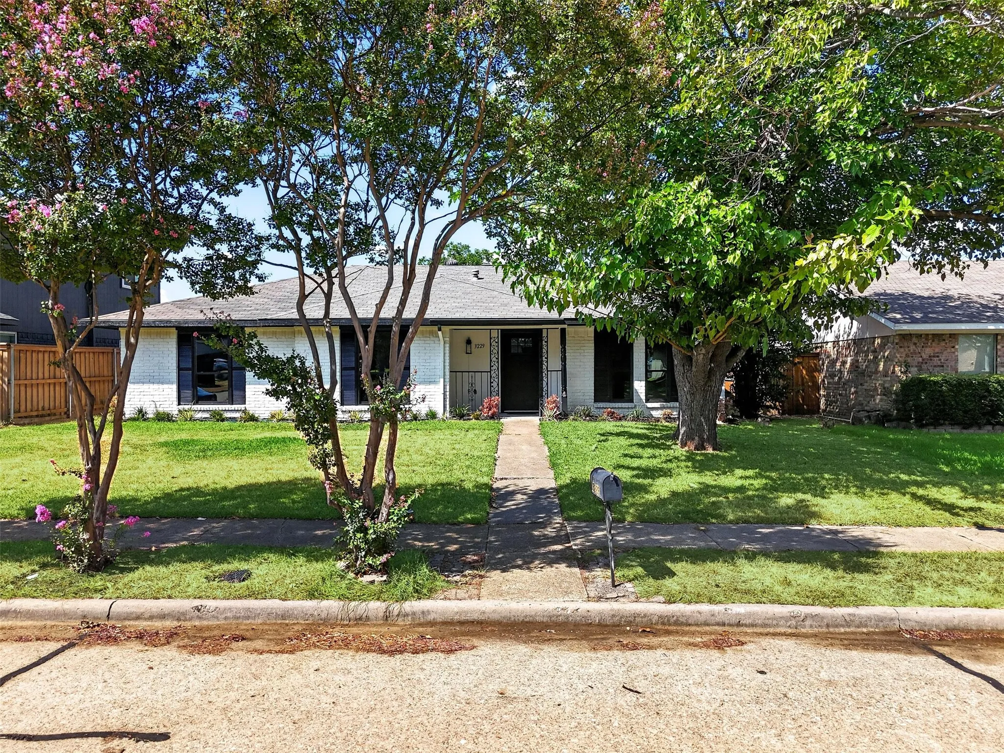 Single Family Residence For Sale in Dallas County , 3229 Brook Glen Drive, Garland, Texas 75044, 4 Bedroom, 2 Bathroom, 2 Garage spaces, 1,485 Sqft, built in 1975, mls#21355815, Real Estate Agent in Garland, Homes For Sale in Dallas county, Homes For Sale in Garland, Realtor in Garland Texas, Real Estate Brokerage Independent Realty Texas, Luminita Cordes Realtor