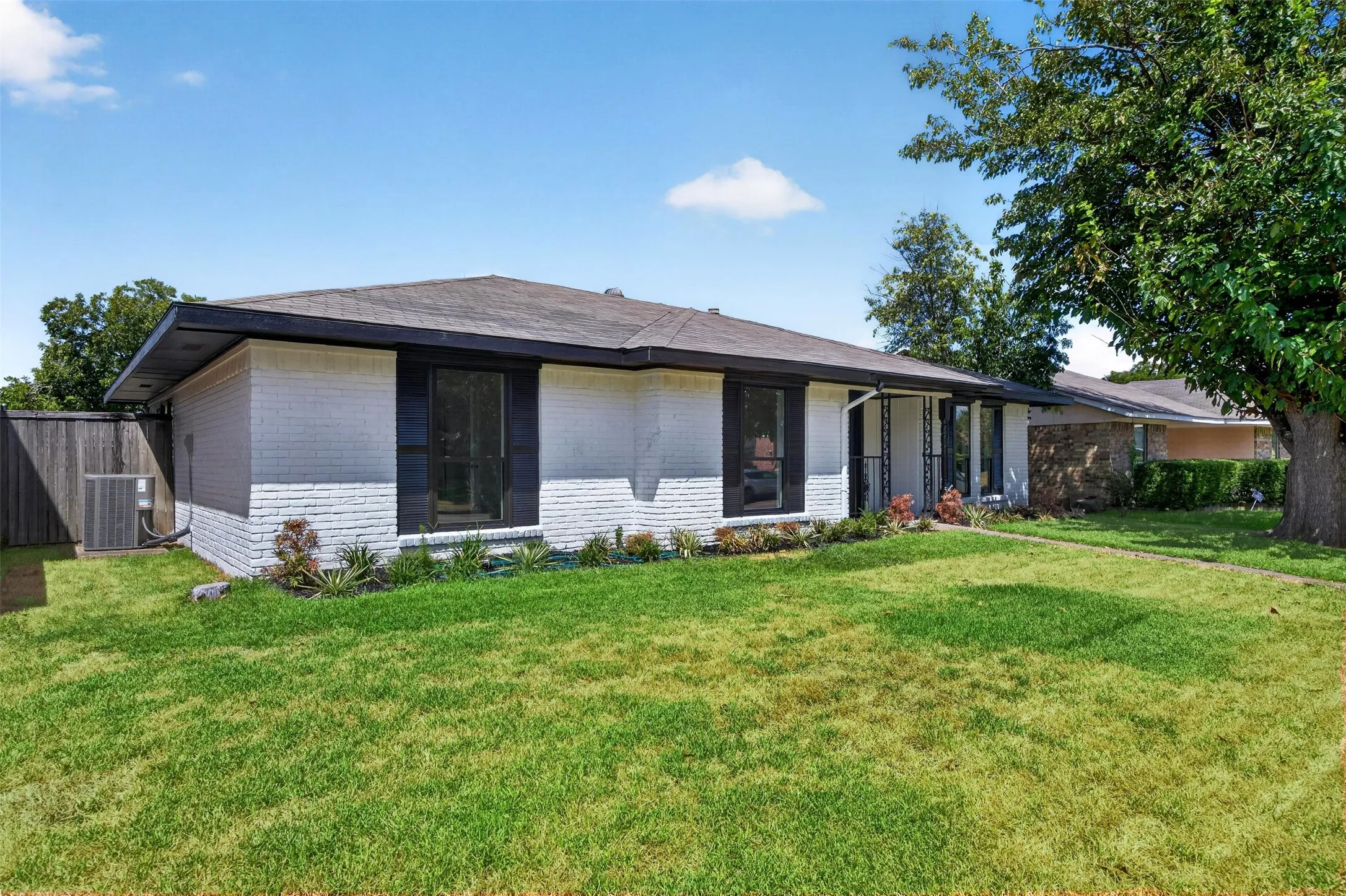 Single Family Residence For Sale in Dallas County , 3229 Brook Glen Drive, Garland, Texas 75044, 4 Bedroom, 2 Bathroom, 2 Garage spaces, 1,485 Sqft, built in 1975, mls#21355815, Real Estate Agent in Garland, Homes For Sale in Dallas county, Homes For Sale in Garland, Realtor in Garland Texas, Real Estate Brokerage Independent Realty Texas, Luminita Cordes Realtor
