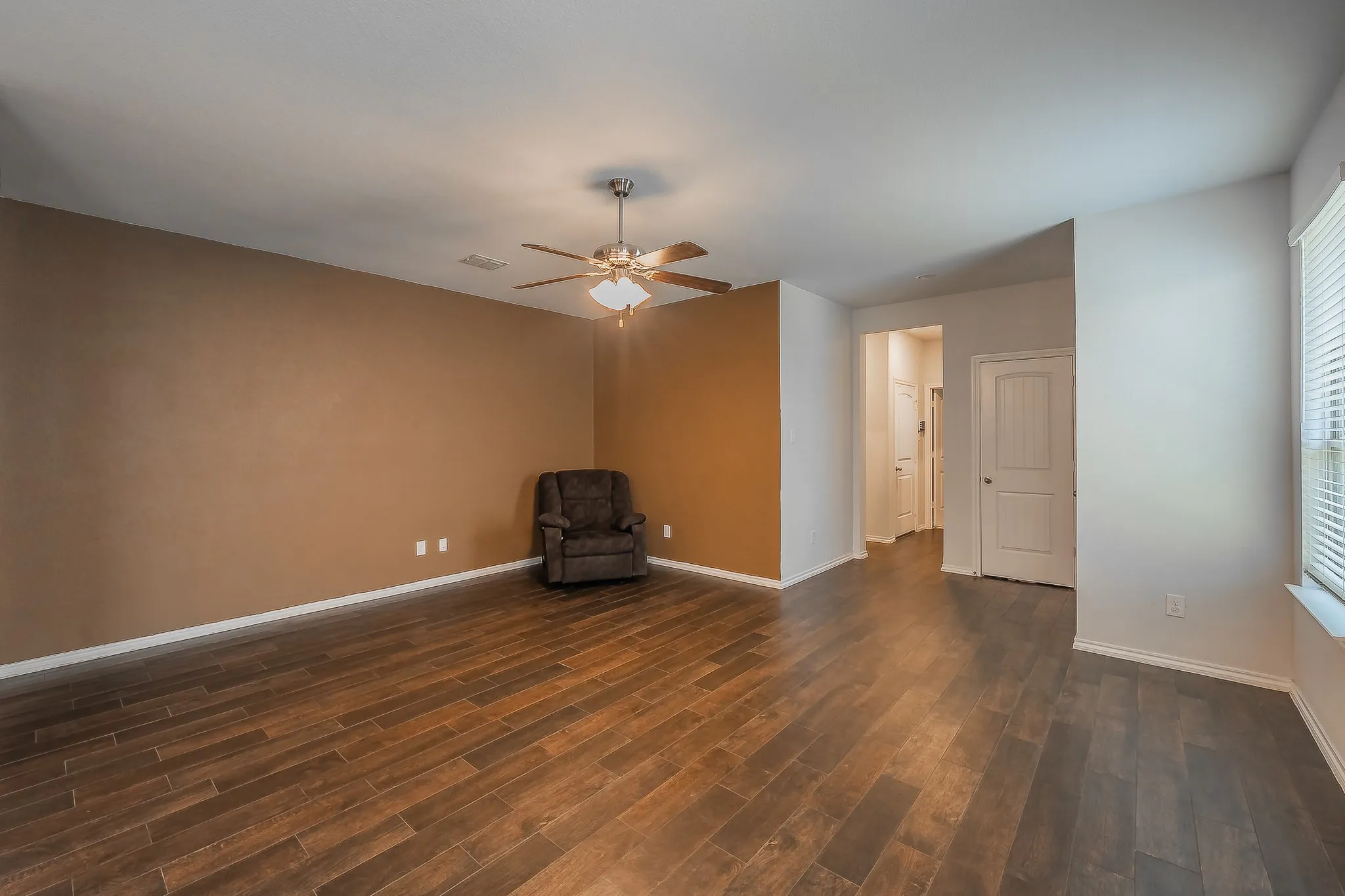 Single Family Residence For Rent in Denton County , 561 Concho Street, Aubrey, Texas 76227, 3 Bedroom, 2 Bathroom, 2 Garage spaces, 1,455 Sqft, built in 2020, mls#21352655, Real Estate Agent in Aubrey, Homes For Rent in Denton county, Homes For Rent in Aubrey, Realtor in Aubrey Texas, Real Estate Brokerage Independent Realty Texas, Luminita Cordes Realtor