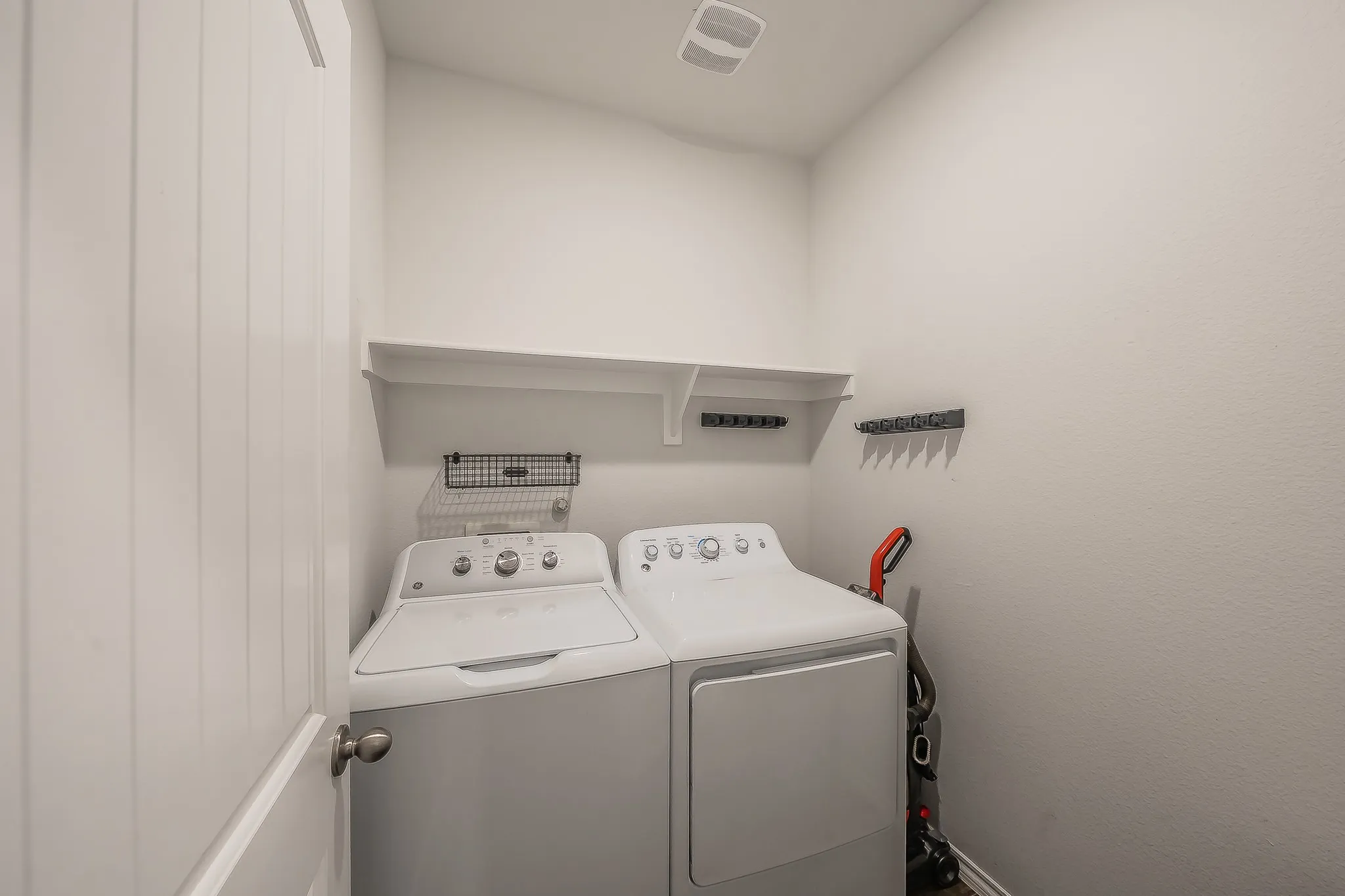 Single Family Residence For Rent in Denton County , 561 Concho Street, Aubrey, Texas 76227, 3 Bedroom, 2 Bathroom, 2 Garage spaces, 1,455 Sqft, built in 2020, mls#21352655, Real Estate Agent in Aubrey, Homes For Rent in Denton county, Homes For Rent in Aubrey, Realtor in Aubrey Texas, Real Estate Brokerage Independent Realty Texas, Luminita Cordes Realtor