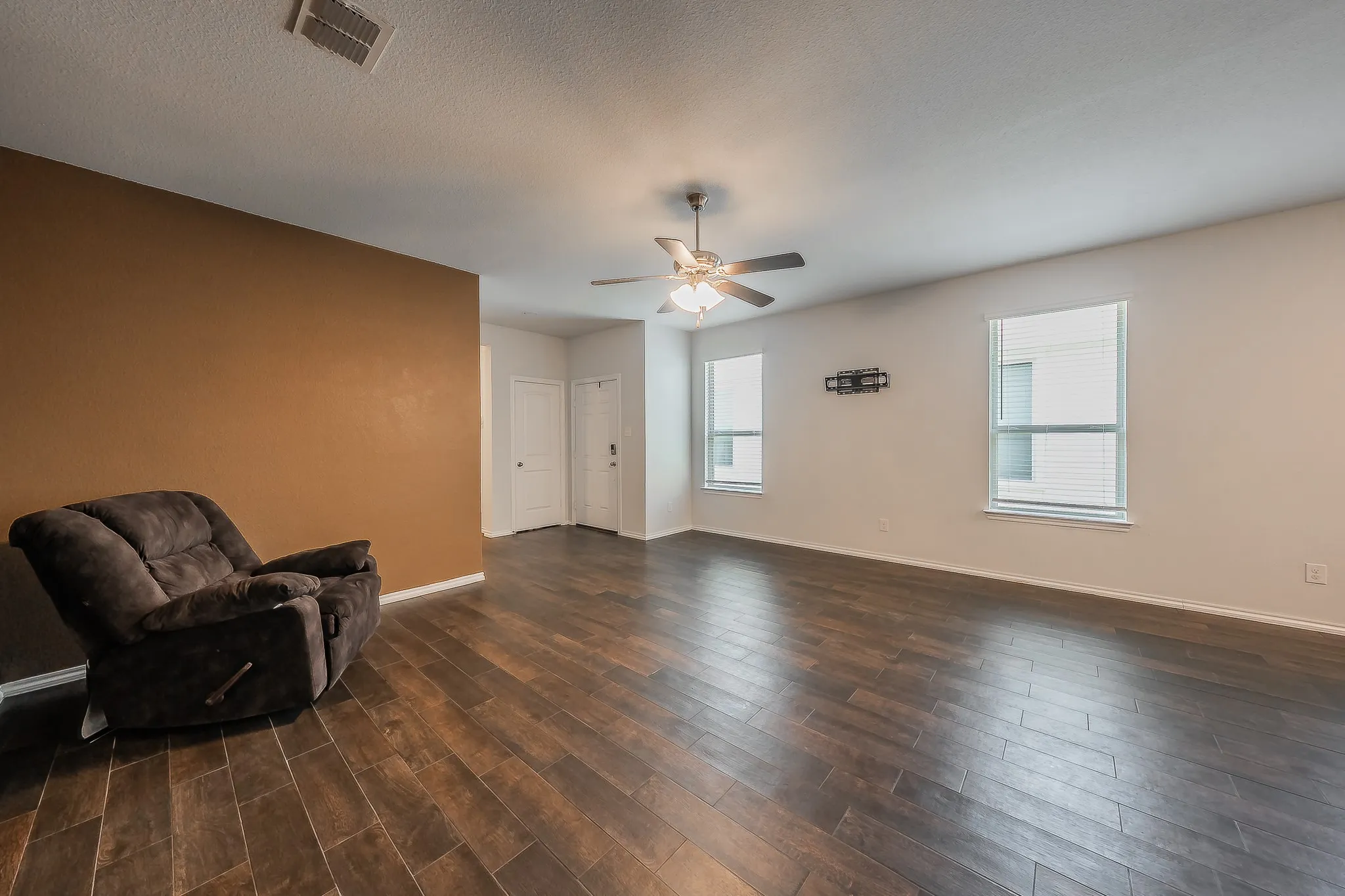 Single Family Residence For Rent in Denton County , 561 Concho Street, Aubrey, Texas 76227, 3 Bedroom, 2 Bathroom, 2 Garage spaces, 1,455 Sqft, built in 2020, mls#21352655, Real Estate Agent in Aubrey, Homes For Rent in Denton county, Homes For Rent in Aubrey, Realtor in Aubrey Texas, Real Estate Brokerage Independent Realty Texas, Luminita Cordes Realtor