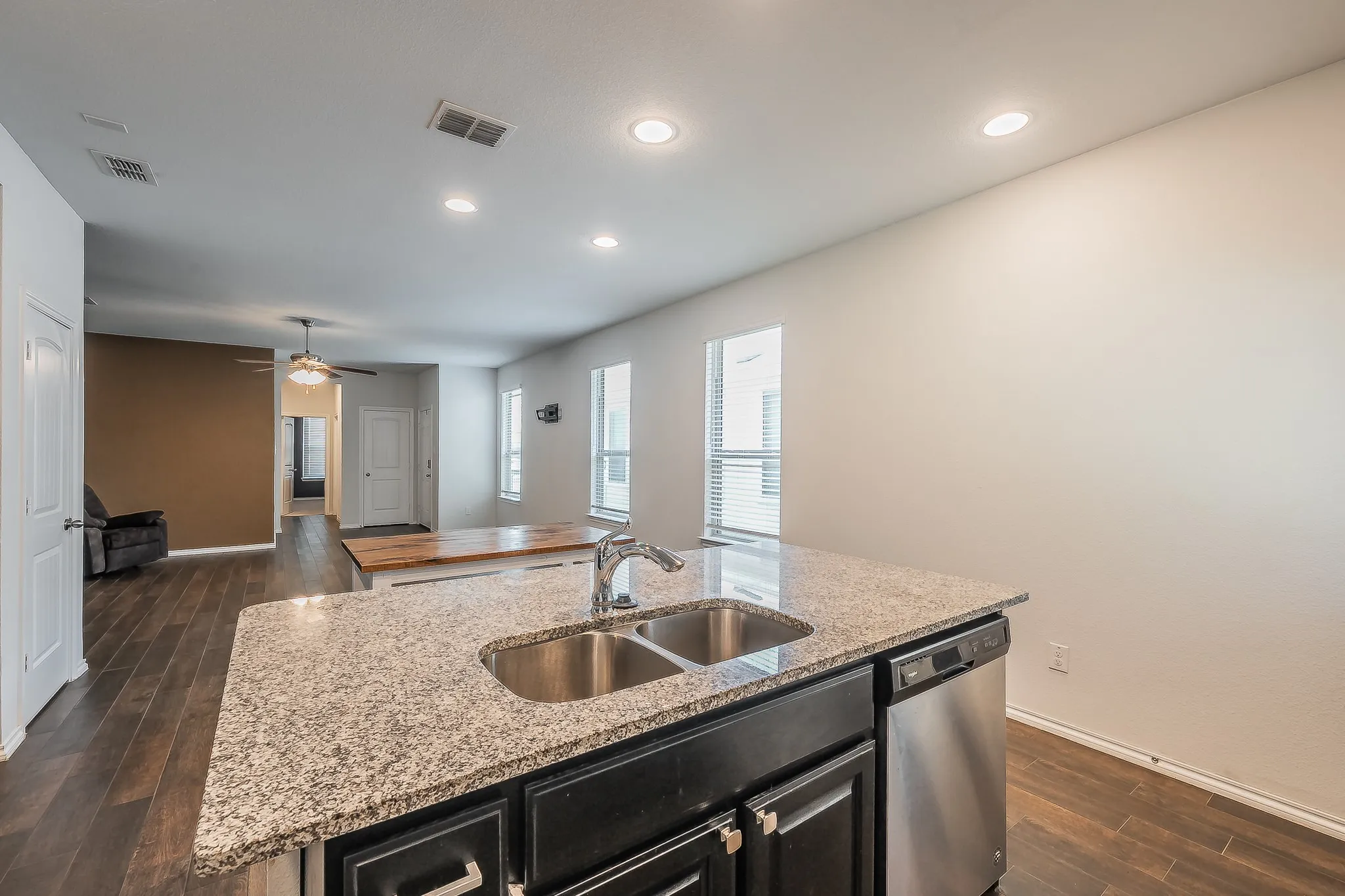 Single Family Residence For Rent in Denton County , 561 Concho Street, Aubrey, Texas 76227, 3 Bedroom, 2 Bathroom, 2 Garage spaces, 1,455 Sqft, built in 2020, mls#21352655, Real Estate Agent in Aubrey, Homes For Rent in Denton county, Homes For Rent in Aubrey, Realtor in Aubrey Texas, Real Estate Brokerage Independent Realty Texas, Luminita Cordes Realtor