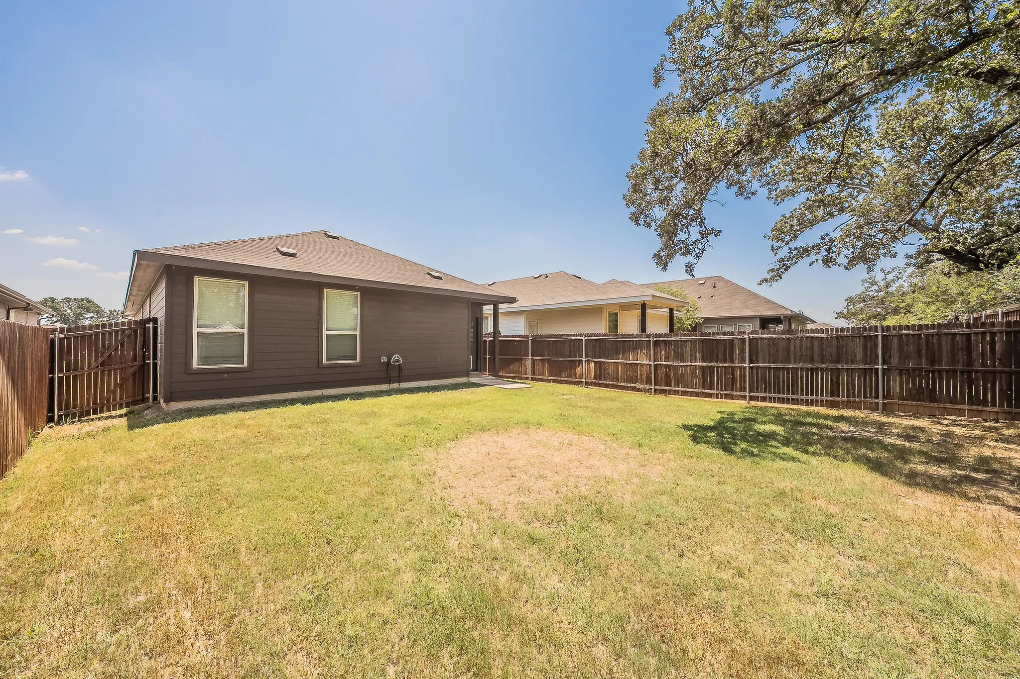 Single Family Residence For Rent in Denton County , 561 Concho Street, Aubrey, Texas 76227, 3 Bedroom, 2 Bathroom, 2 Garage spaces, 1,455 Sqft, built in 2020, mls#21352655, Real Estate Agent in Aubrey, Homes For Rent in Denton county, Homes For Rent in Aubrey, Realtor in Aubrey Texas, Real Estate Brokerage Independent Realty Texas, Luminita Cordes Realtor