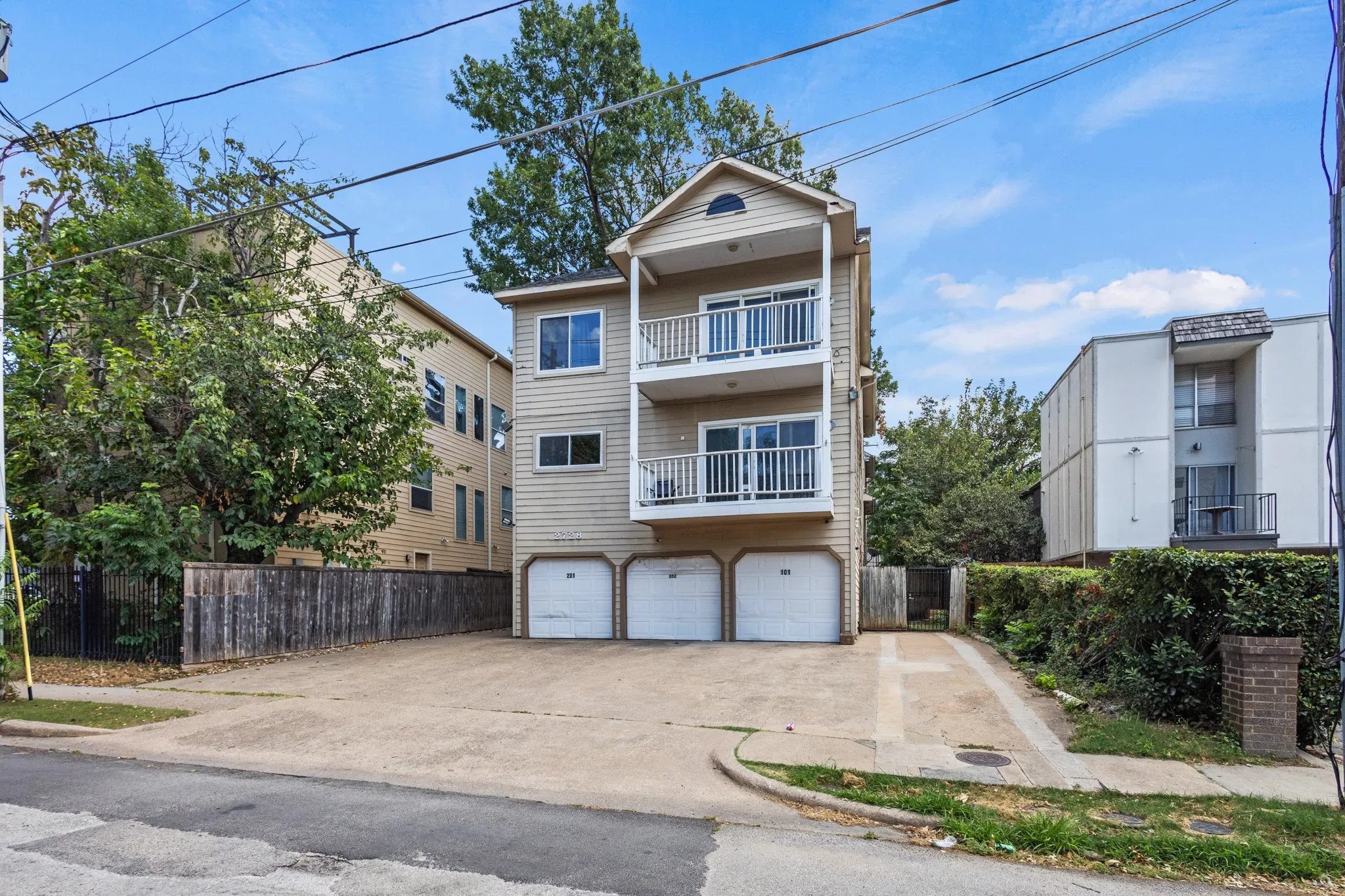 Condominium For Rent in Dallas County , 2728 Reagan Street 203, Dallas, Texas 75219, 2 Bedroom, 2 Bathroom, 1 Garage spaces, 879 Sqft, built in 1983, mls#21356995, Real Estate Agent in Dallas, Homes For Rent in Dallas county, Homes For Rent in Dallas, Realtor in Dallas Texas, Real Estate Brokerage Independent Realty Texas, Luminita Cordes Realtor