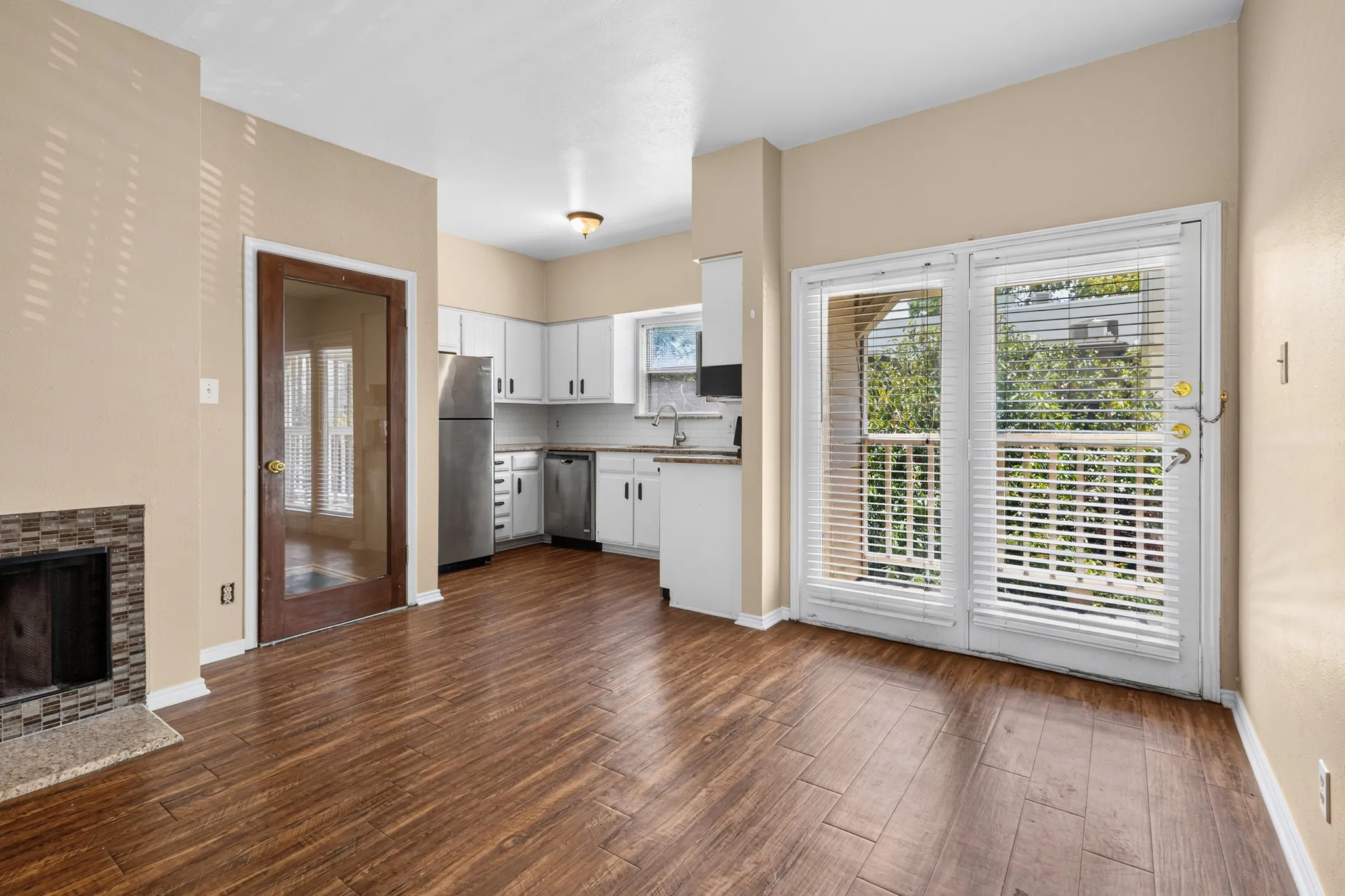 Condominium For Rent in Dallas County , 2728 Reagan Street 203, Dallas, Texas 75219, 2 Bedroom, 2 Bathroom, 1 Garage spaces, 879 Sqft, built in 1983, mls#21356995, Real Estate Agent in Dallas, Homes For Rent in Dallas county, Homes For Rent in Dallas, Realtor in Dallas Texas, Real Estate Brokerage Independent Realty Texas, Luminita Cordes Realtor