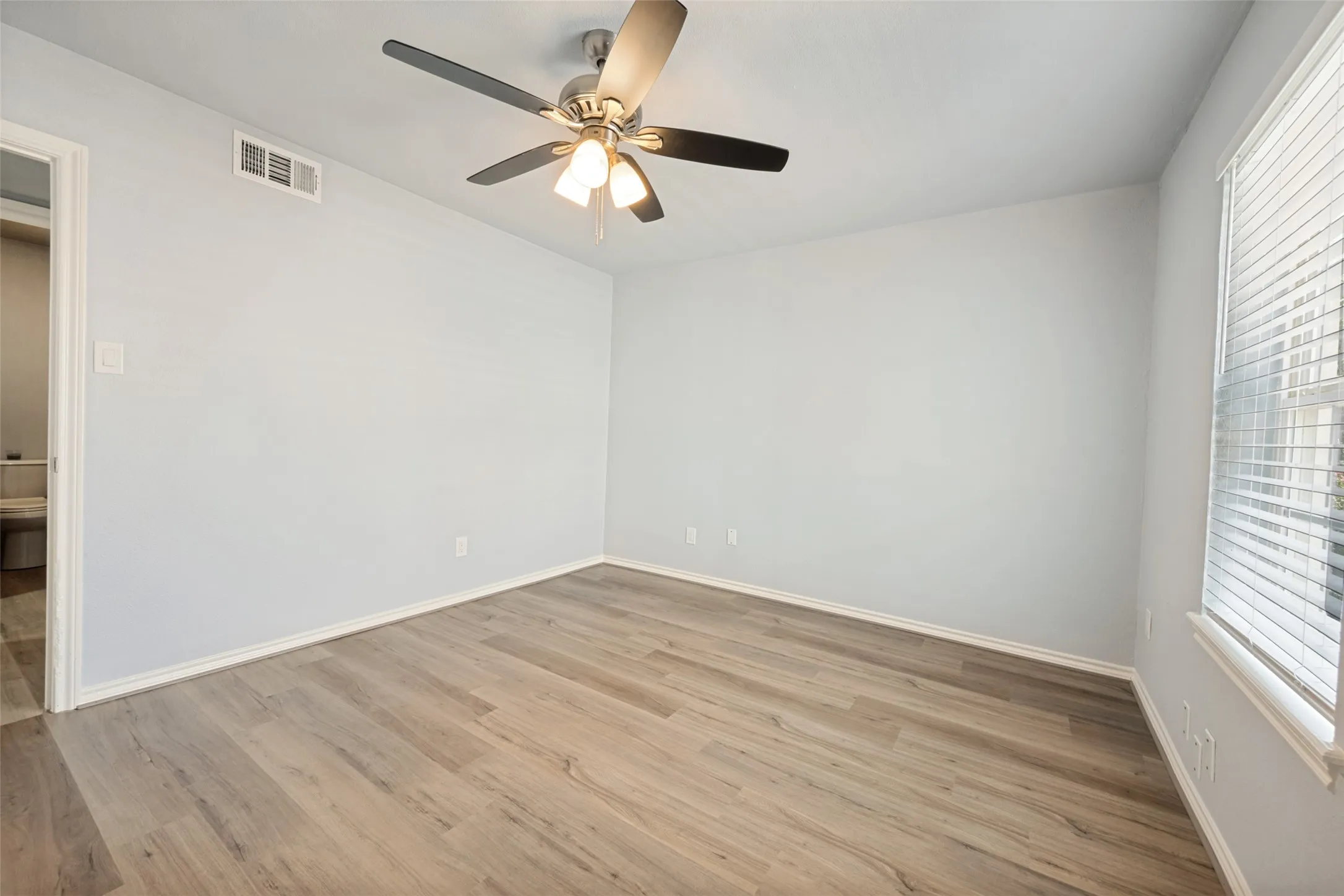 Townhouse For Sale in Tarrant County , 2229 Seville Court, Dalworthington Gardens, Texas 76013, 4 Bedroom, 3 Bathroom, 2 Garage spaces, 2,092 Sqft, built in 1972, mls#21348956, Real Estate Agent in Dalworthington Gardens, Homes For Sale in Tarrant county, Homes For Sale in Dalworthington Gardens, Realtor in Dalworthington Gardens Texas, Real Estate Brokerage Independent Realty Texas, Luminita Cordes Realtor
