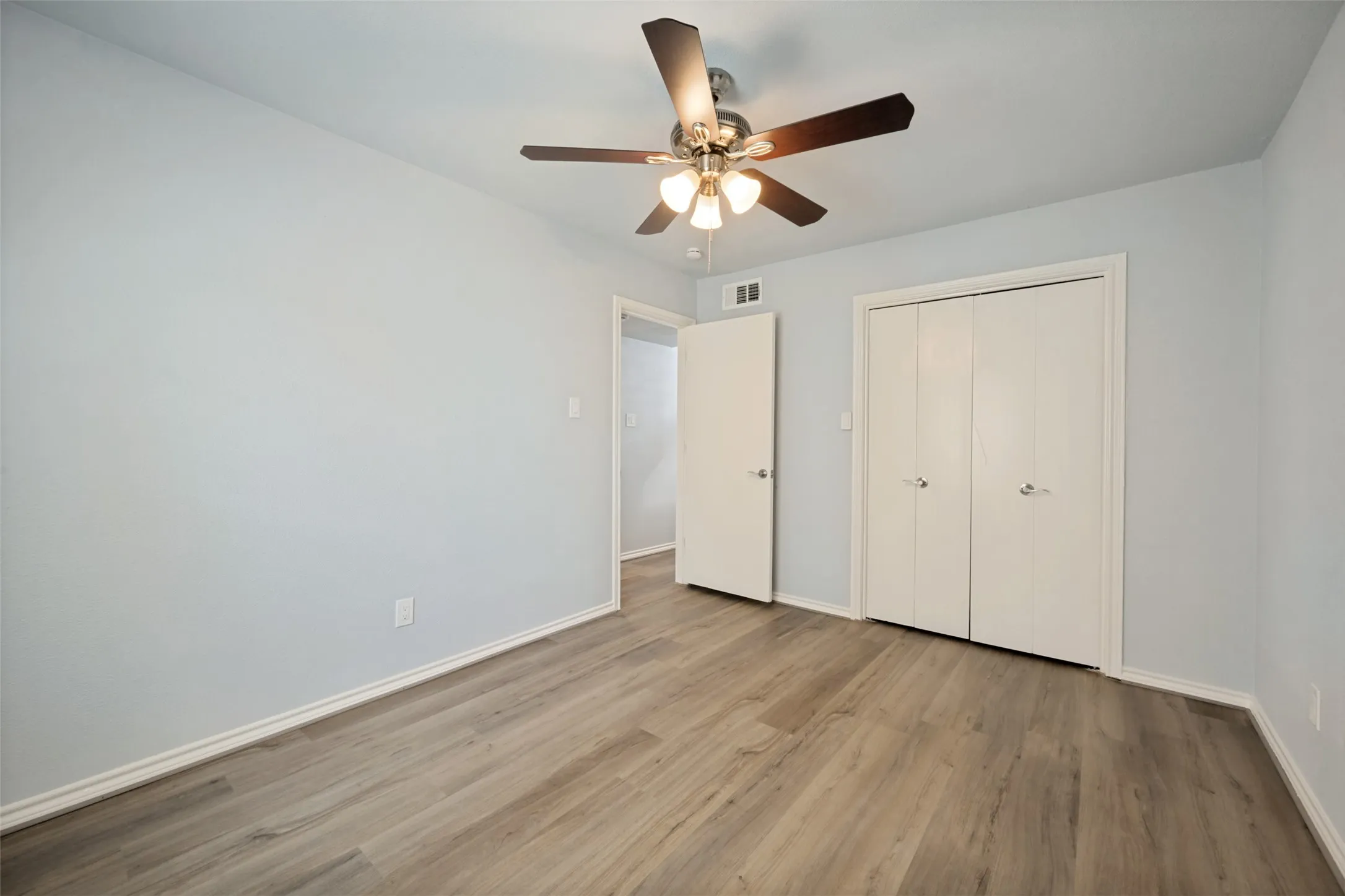 Townhouse For Sale in Tarrant County , 2229 Seville Court, Dalworthington Gardens, Texas 76013, 4 Bedroom, 3 Bathroom, 2 Garage spaces, 2,092 Sqft, built in 1972, mls#21348956, Real Estate Agent in Dalworthington Gardens, Homes For Sale in Tarrant county, Homes For Sale in Dalworthington Gardens, Realtor in Dalworthington Gardens Texas, Real Estate Brokerage Independent Realty Texas, Luminita Cordes Realtor