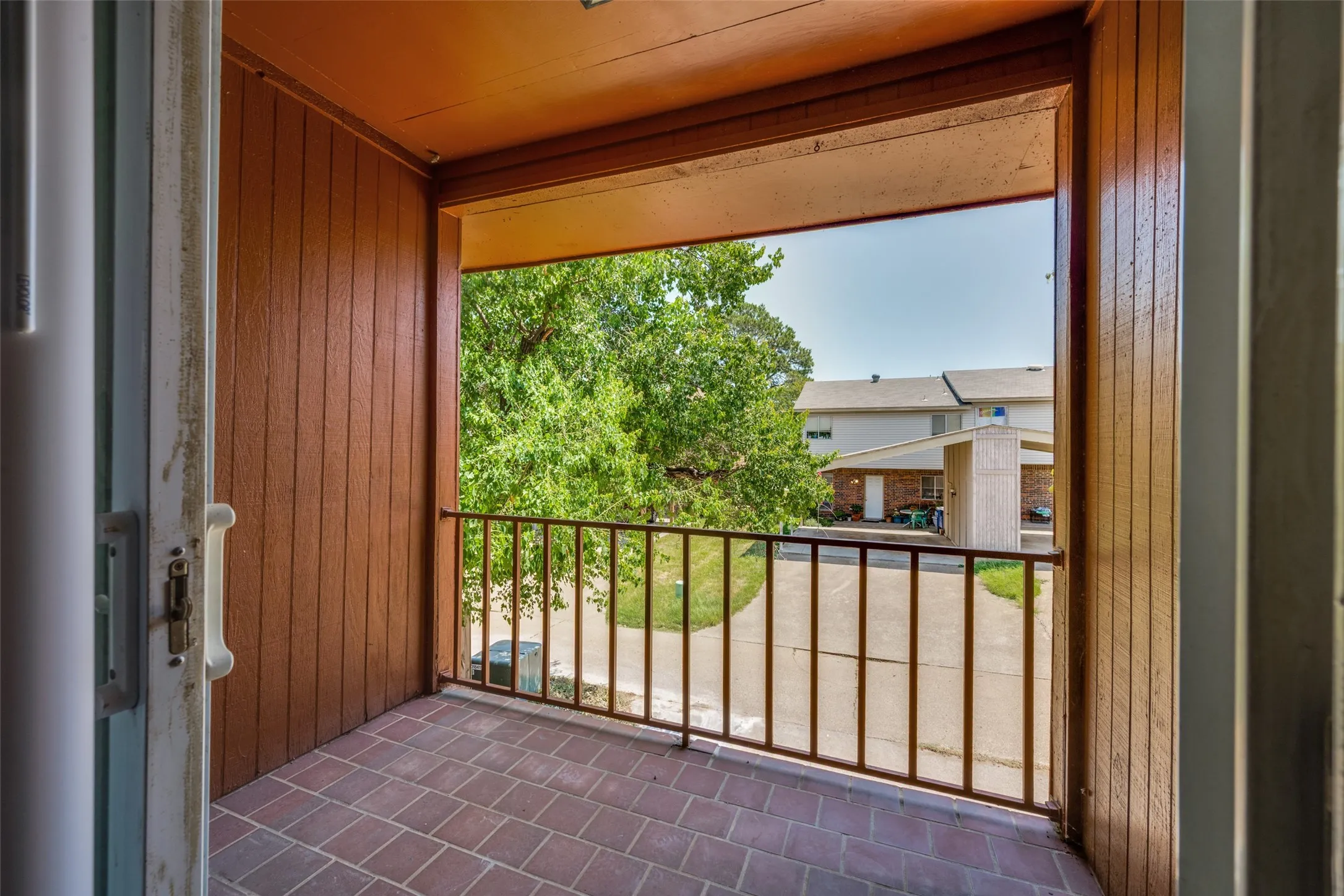 Townhouse For Sale in Tarrant County , 2229 Seville Court, Dalworthington Gardens, Texas 76013, 4 Bedroom, 3 Bathroom, 2 Garage spaces, 2,092 Sqft, built in 1972, mls#21348956, Real Estate Agent in Dalworthington Gardens, Homes For Sale in Tarrant county, Homes For Sale in Dalworthington Gardens, Realtor in Dalworthington Gardens Texas, Real Estate Brokerage Independent Realty Texas, Luminita Cordes Realtor