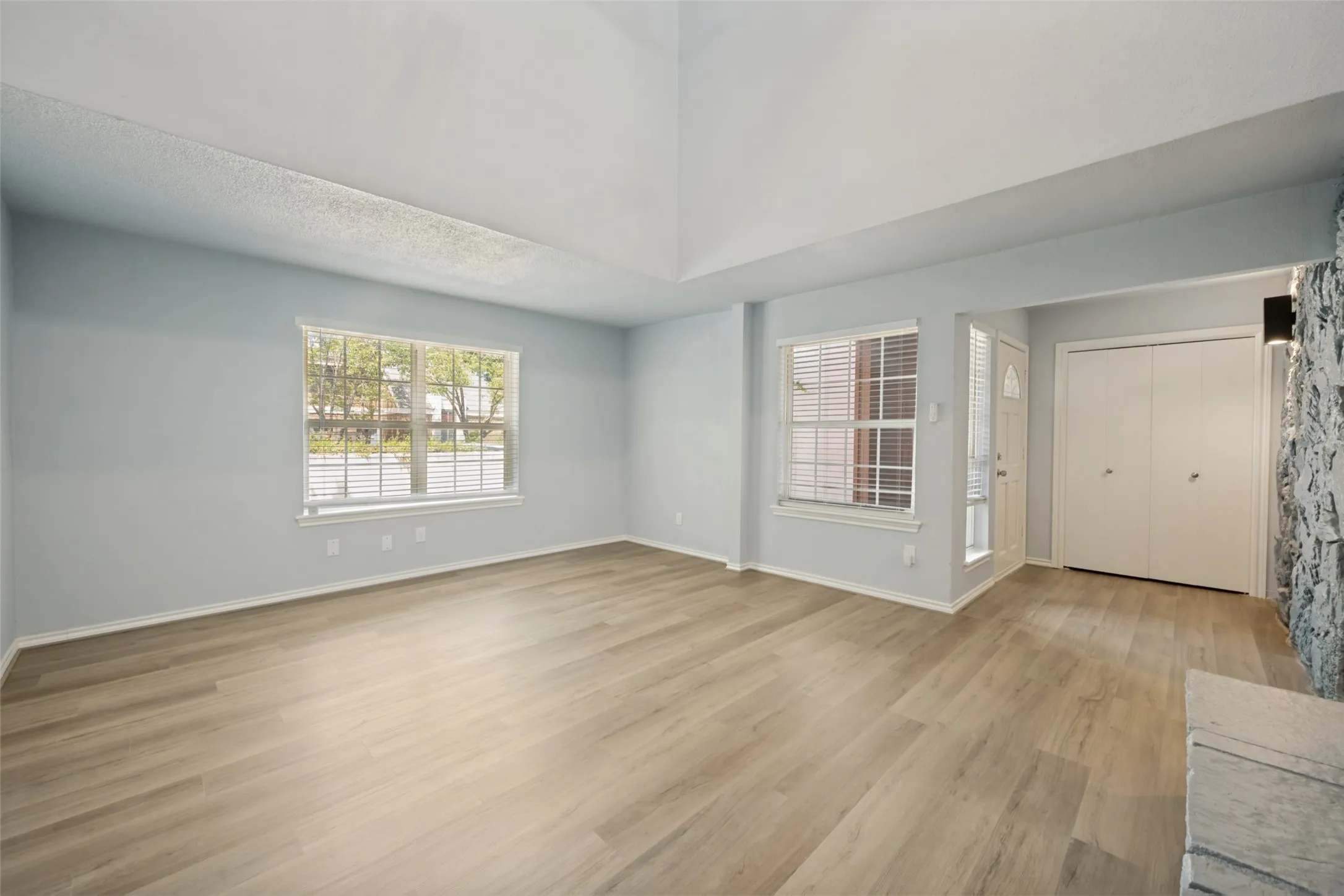 Townhouse For Sale in Tarrant County , 2229 Seville Court, Dalworthington Gardens, Texas 76013, 4 Bedroom, 3 Bathroom, 2 Garage spaces, 2,092 Sqft, built in 1972, mls#21348956, Real Estate Agent in Dalworthington Gardens, Homes For Sale in Tarrant county, Homes For Sale in Dalworthington Gardens, Realtor in Dalworthington Gardens Texas, Real Estate Brokerage Independent Realty Texas, Luminita Cordes Realtor
