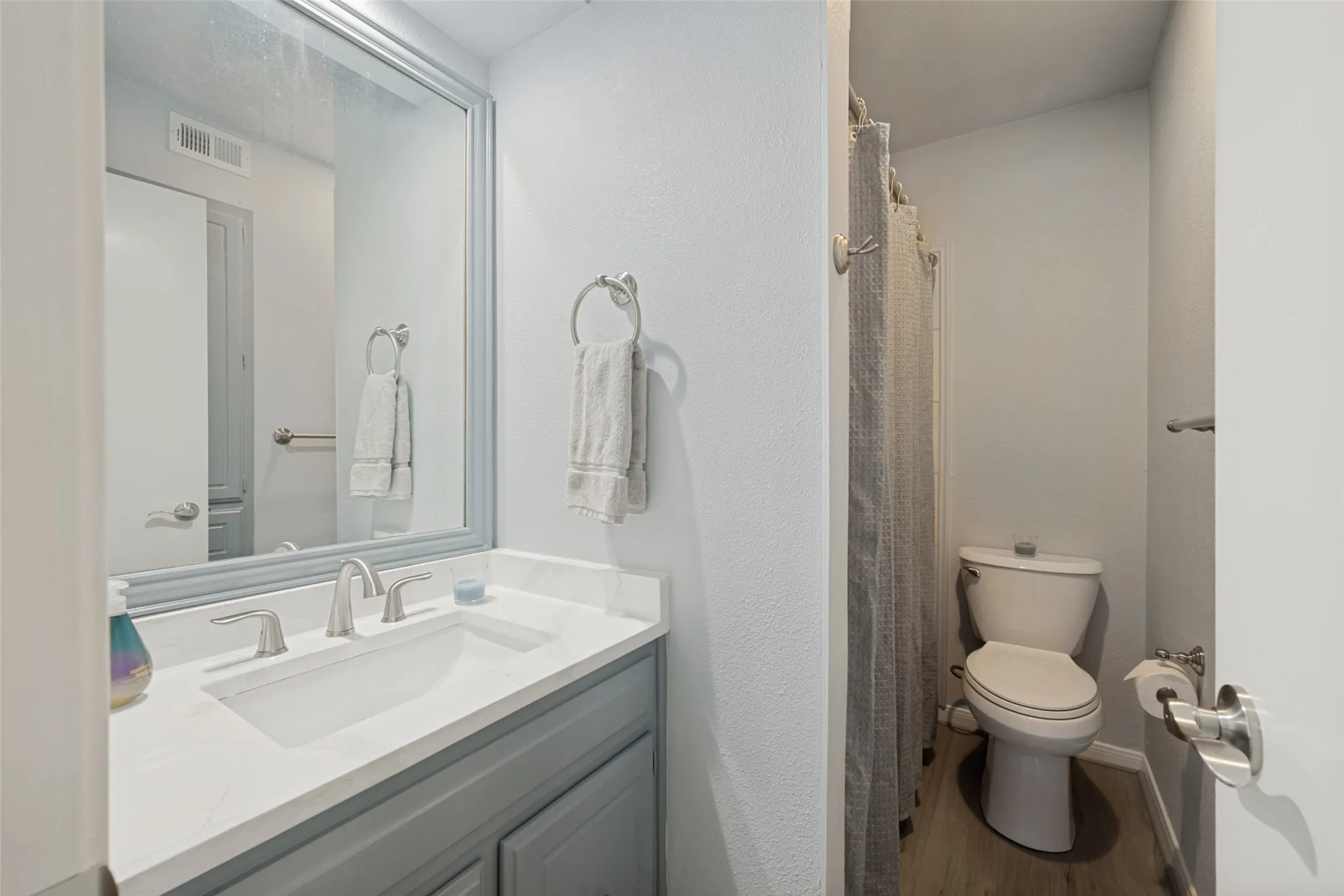 Townhouse For Sale in Tarrant County , 2229 Seville Court, Dalworthington Gardens, Texas 76013, 4 Bedroom, 3 Bathroom, 2 Garage spaces, 2,092 Sqft, built in 1972, mls#21348956, Real Estate Agent in Dalworthington Gardens, Homes For Sale in Tarrant county, Homes For Sale in Dalworthington Gardens, Realtor in Dalworthington Gardens Texas, Real Estate Brokerage Independent Realty Texas, Luminita Cordes Realtor