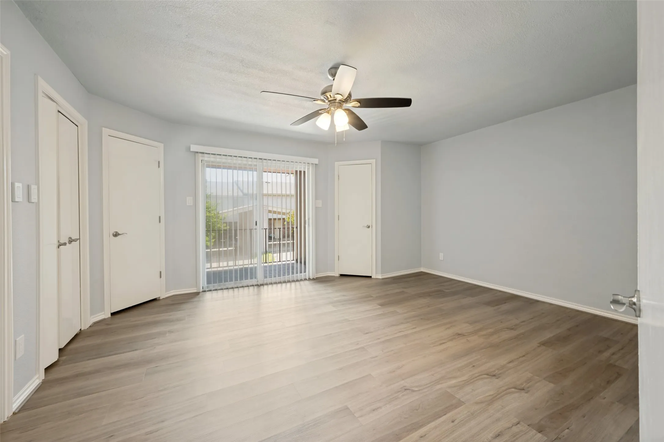 Townhouse For Sale in Tarrant County , 2229 Seville Court, Dalworthington Gardens, Texas 76013, 4 Bedroom, 3 Bathroom, 2 Garage spaces, 2,092 Sqft, built in 1972, mls#21348956, Real Estate Agent in Dalworthington Gardens, Homes For Sale in Tarrant county, Homes For Sale in Dalworthington Gardens, Realtor in Dalworthington Gardens Texas, Real Estate Brokerage Independent Realty Texas, Luminita Cordes Realtor