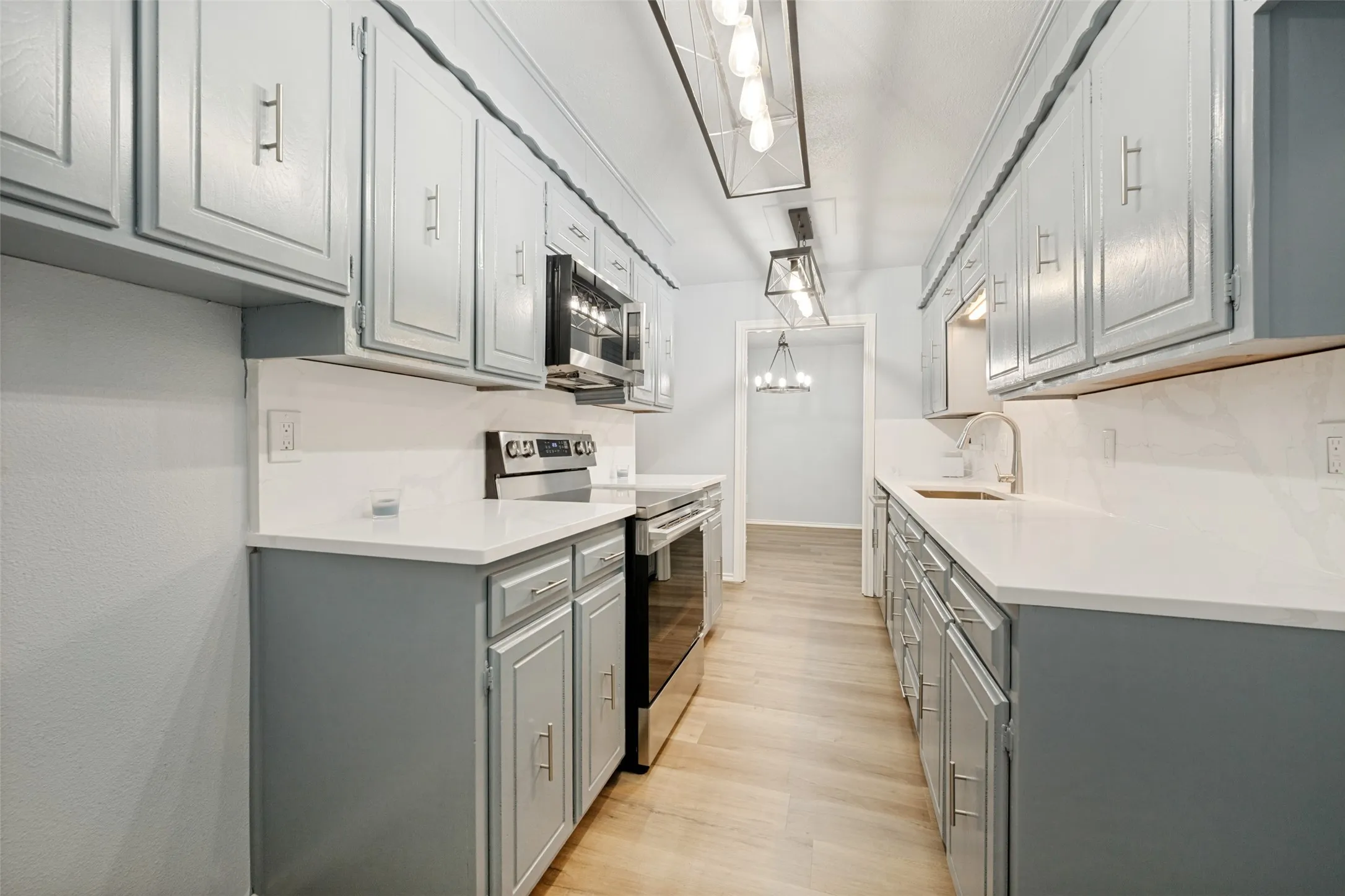 Townhouse For Sale in Tarrant County , 2229 Seville Court, Dalworthington Gardens, Texas 76013, 4 Bedroom, 3 Bathroom, 2 Garage spaces, 2,092 Sqft, built in 1972, mls#21348956, Real Estate Agent in Dalworthington Gardens, Homes For Sale in Tarrant county, Homes For Sale in Dalworthington Gardens, Realtor in Dalworthington Gardens Texas, Real Estate Brokerage Independent Realty Texas, Luminita Cordes Realtor