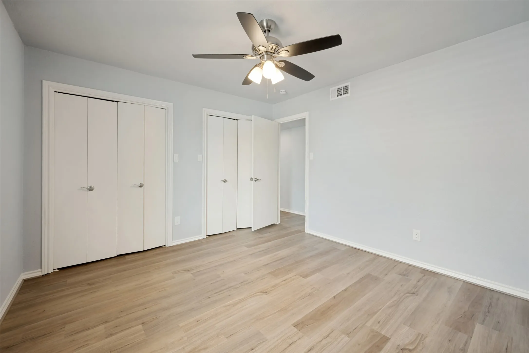 Townhouse For Sale in Tarrant County , 2229 Seville Court, Dalworthington Gardens, Texas 76013, 4 Bedroom, 3 Bathroom, 2 Garage spaces, 2,092 Sqft, built in 1972, mls#21348956, Real Estate Agent in Dalworthington Gardens, Homes For Sale in Tarrant county, Homes For Sale in Dalworthington Gardens, Realtor in Dalworthington Gardens Texas, Real Estate Brokerage Independent Realty Texas, Luminita Cordes Realtor
