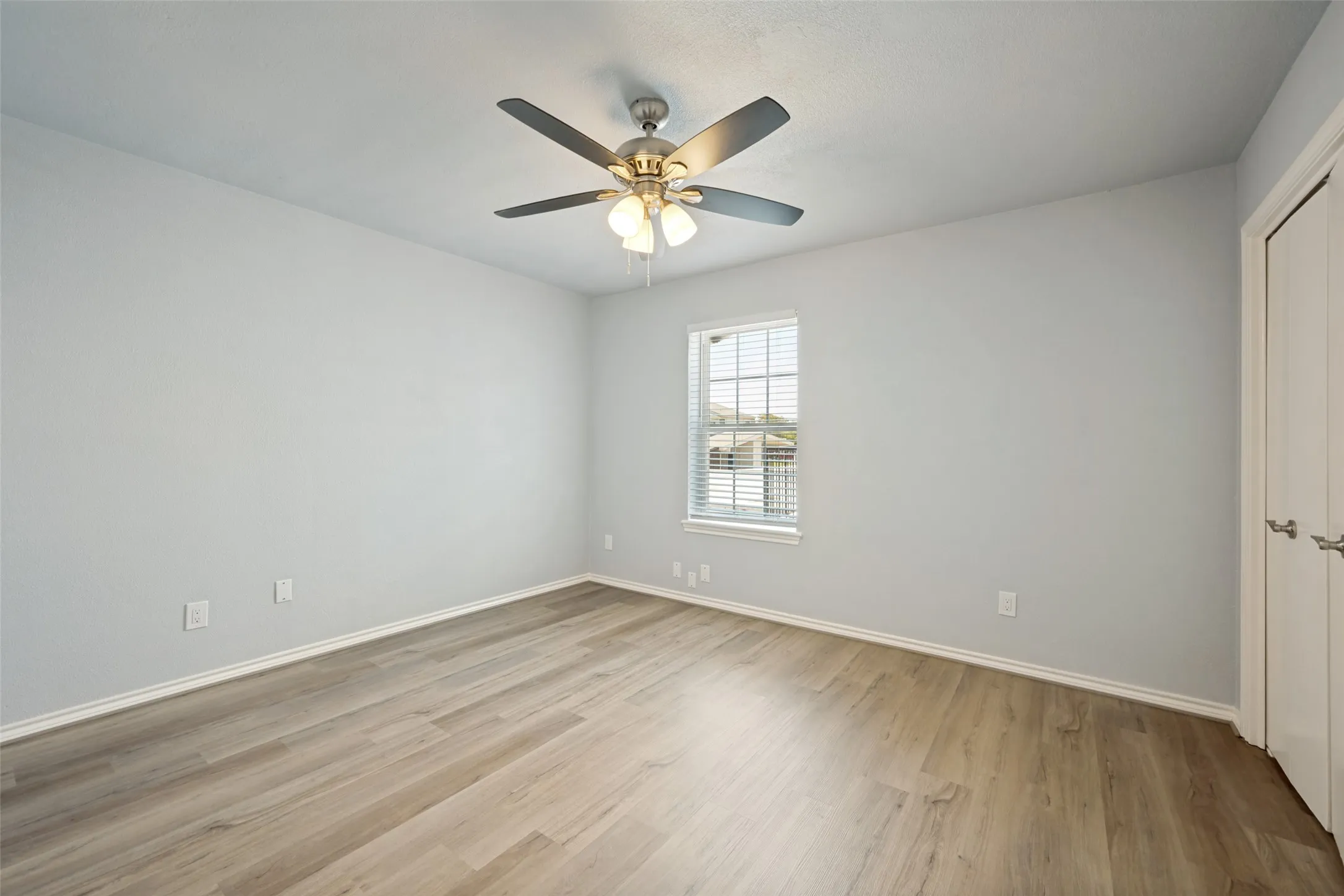 Townhouse For Sale in Tarrant County , 2229 Seville Court, Dalworthington Gardens, Texas 76013, 4 Bedroom, 3 Bathroom, 2 Garage spaces, 2,092 Sqft, built in 1972, mls#21348956, Real Estate Agent in Dalworthington Gardens, Homes For Sale in Tarrant county, Homes For Sale in Dalworthington Gardens, Realtor in Dalworthington Gardens Texas, Real Estate Brokerage Independent Realty Texas, Luminita Cordes Realtor