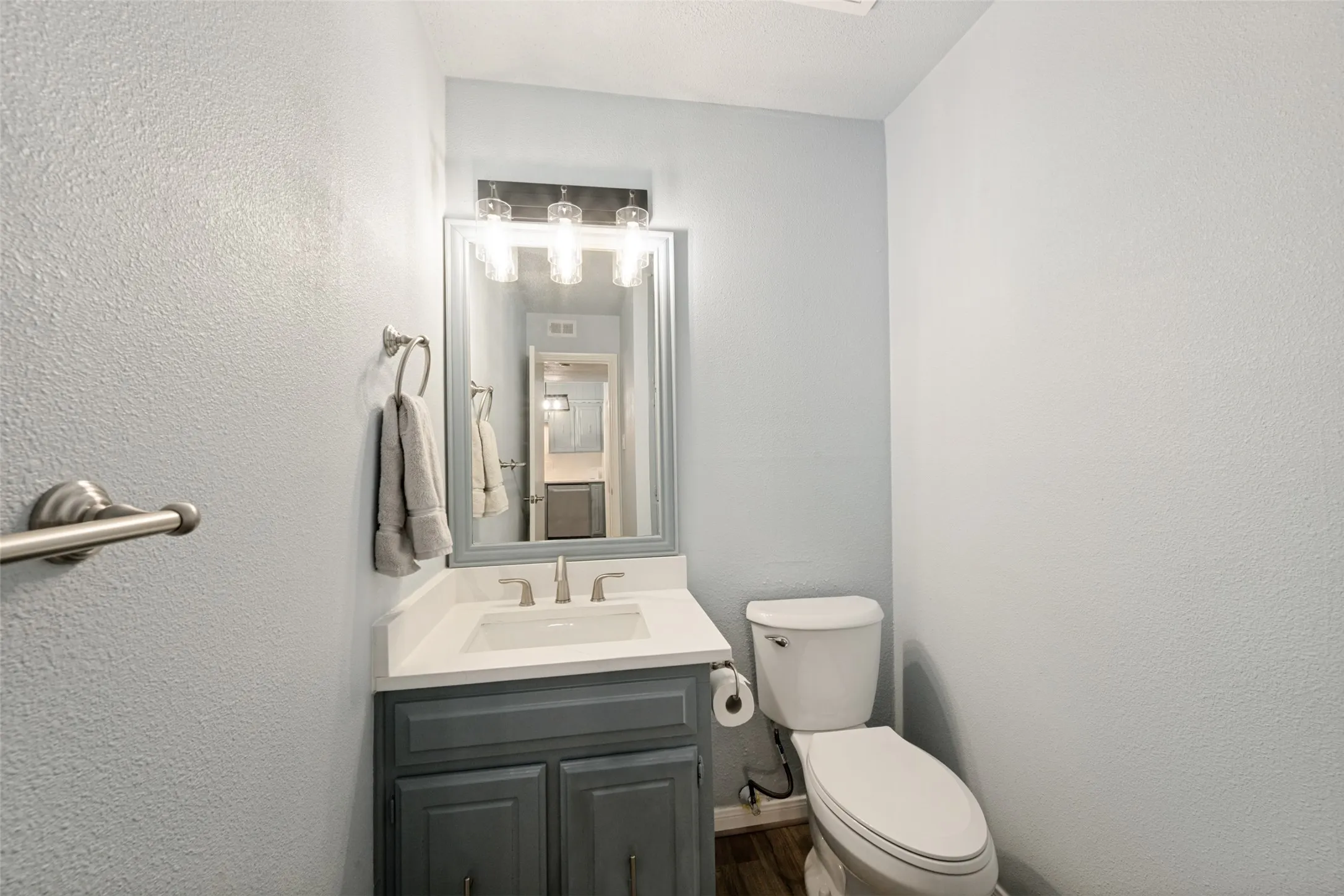 Townhouse For Sale in Tarrant County , 2229 Seville Court, Dalworthington Gardens, Texas 76013, 4 Bedroom, 3 Bathroom, 2 Garage spaces, 2,092 Sqft, built in 1972, mls#21348956, Real Estate Agent in Dalworthington Gardens, Homes For Sale in Tarrant county, Homes For Sale in Dalworthington Gardens, Realtor in Dalworthington Gardens Texas, Real Estate Brokerage Independent Realty Texas, Luminita Cordes Realtor
