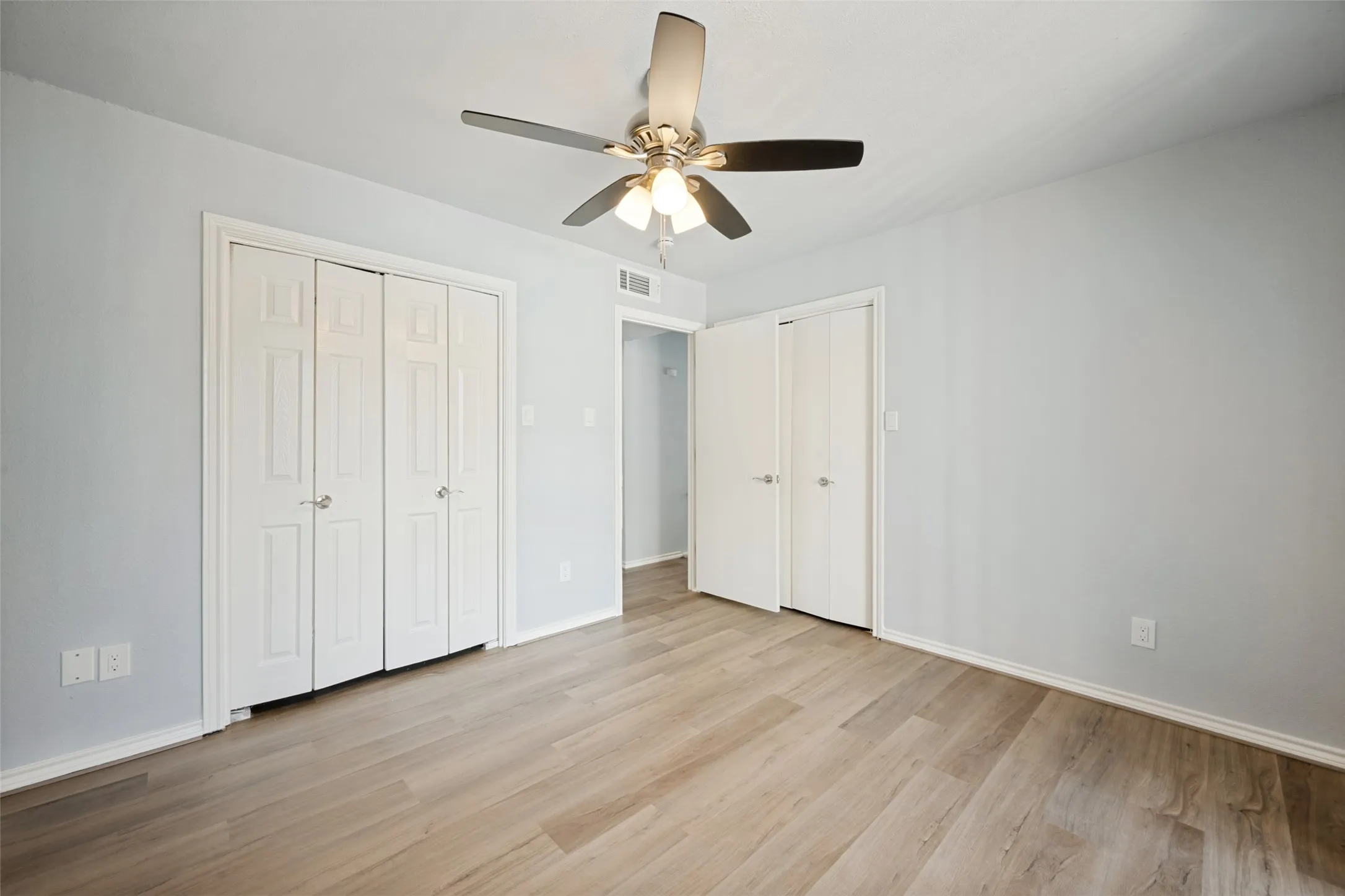 Townhouse For Sale in Tarrant County , 2229 Seville Court, Dalworthington Gardens, Texas 76013, 4 Bedroom, 3 Bathroom, 2 Garage spaces, 2,092 Sqft, built in 1972, mls#21348956, Real Estate Agent in Dalworthington Gardens, Homes For Sale in Tarrant county, Homes For Sale in Dalworthington Gardens, Realtor in Dalworthington Gardens Texas, Real Estate Brokerage Independent Realty Texas, Luminita Cordes Realtor