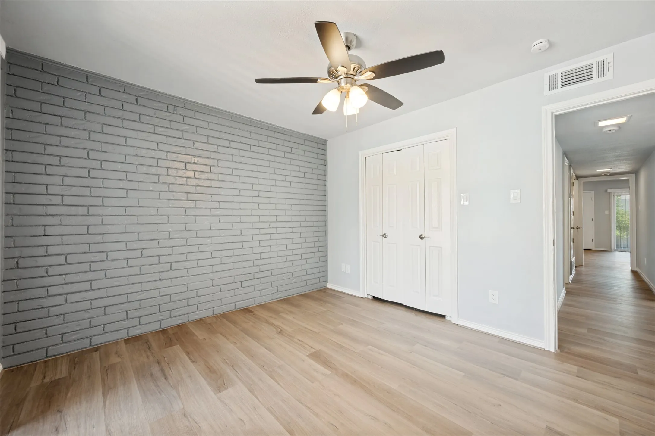 Townhouse For Sale in Tarrant County , 2229 Seville Court, Dalworthington Gardens, Texas 76013, 4 Bedroom, 3 Bathroom, 2 Garage spaces, 2,092 Sqft, built in 1972, mls#21348956, Real Estate Agent in Dalworthington Gardens, Homes For Sale in Tarrant county, Homes For Sale in Dalworthington Gardens, Realtor in Dalworthington Gardens Texas, Real Estate Brokerage Independent Realty Texas, Luminita Cordes Realtor