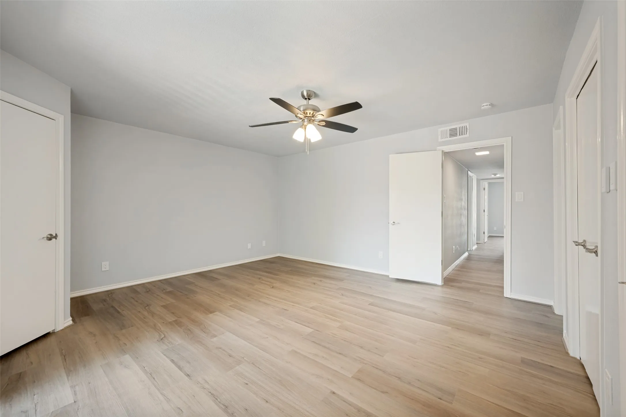 Townhouse For Sale in Tarrant County , 2229 Seville Court, Dalworthington Gardens, Texas 76013, 4 Bedroom, 3 Bathroom, 2 Garage spaces, 2,092 Sqft, built in 1972, mls#21348956, Real Estate Agent in Dalworthington Gardens, Homes For Sale in Tarrant county, Homes For Sale in Dalworthington Gardens, Realtor in Dalworthington Gardens Texas, Real Estate Brokerage Independent Realty Texas, Luminita Cordes Realtor