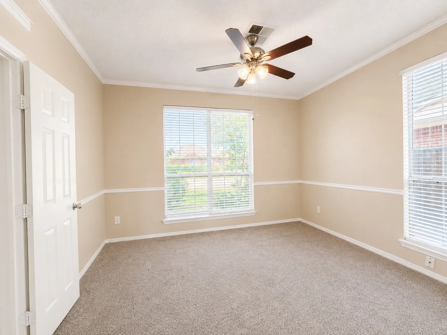 Single Family Residence For Sale in Dallas County , 2012 Austin Drive, Mesquite, Texas 75181, 4 Bedroom, 3 Bathroom, 2 Garage spaces, 2,660 Sqft, built in 1990, mls#21356997, Real Estate Agent in Mesquite, Homes For Sale in Dallas county, Homes For Sale in Mesquite, Realtor in Mesquite Texas, Real Estate Brokerage Independent Realty Texas, Luminita Cordes Realtor