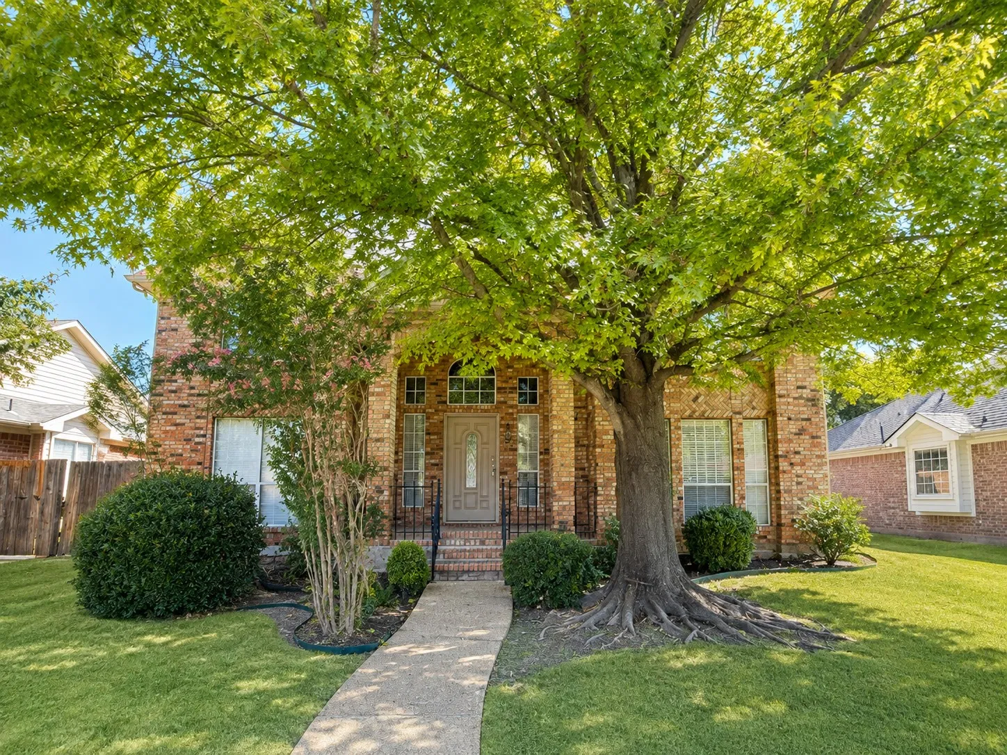 Single Family Residence For Sale in Dallas County , 2012 Austin Drive, Mesquite, Texas 75181, 4 Bedroom, 3 Bathroom, 2 Garage spaces, 2,660 Sqft, built in 1990, mls#21356997, Real Estate Agent in Mesquite, Homes For Sale in Dallas county, Homes For Sale in Mesquite, Realtor in Mesquite Texas, Real Estate Brokerage Independent Realty Texas, Luminita Cordes Realtor