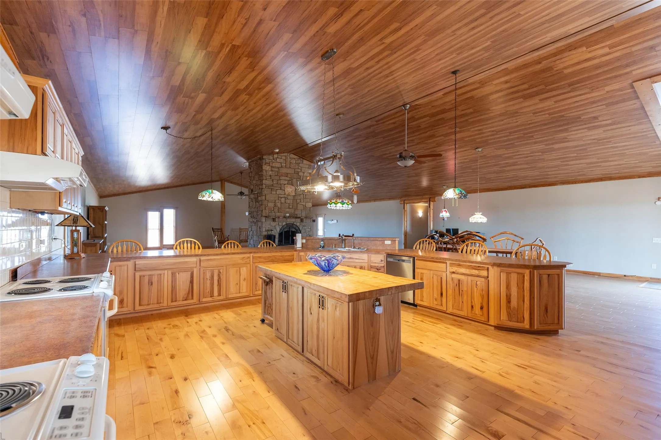 Single Family Residence For Sale in Fisher County , 128 FM 1657, Rotan, Texas 79546, 5 Bedroom, 3 Bathroom, 2 Garage spaces, 5,969 Sqft, built in 2008, mls#21352609, Real Estate Agent in Rotan, Homes For Sale in Fisher county, Homes For Sale in Rotan, Realtor in Rotan Texas, Real Estate Brokerage Independent Realty Texas, Luminita Cordes Realtor