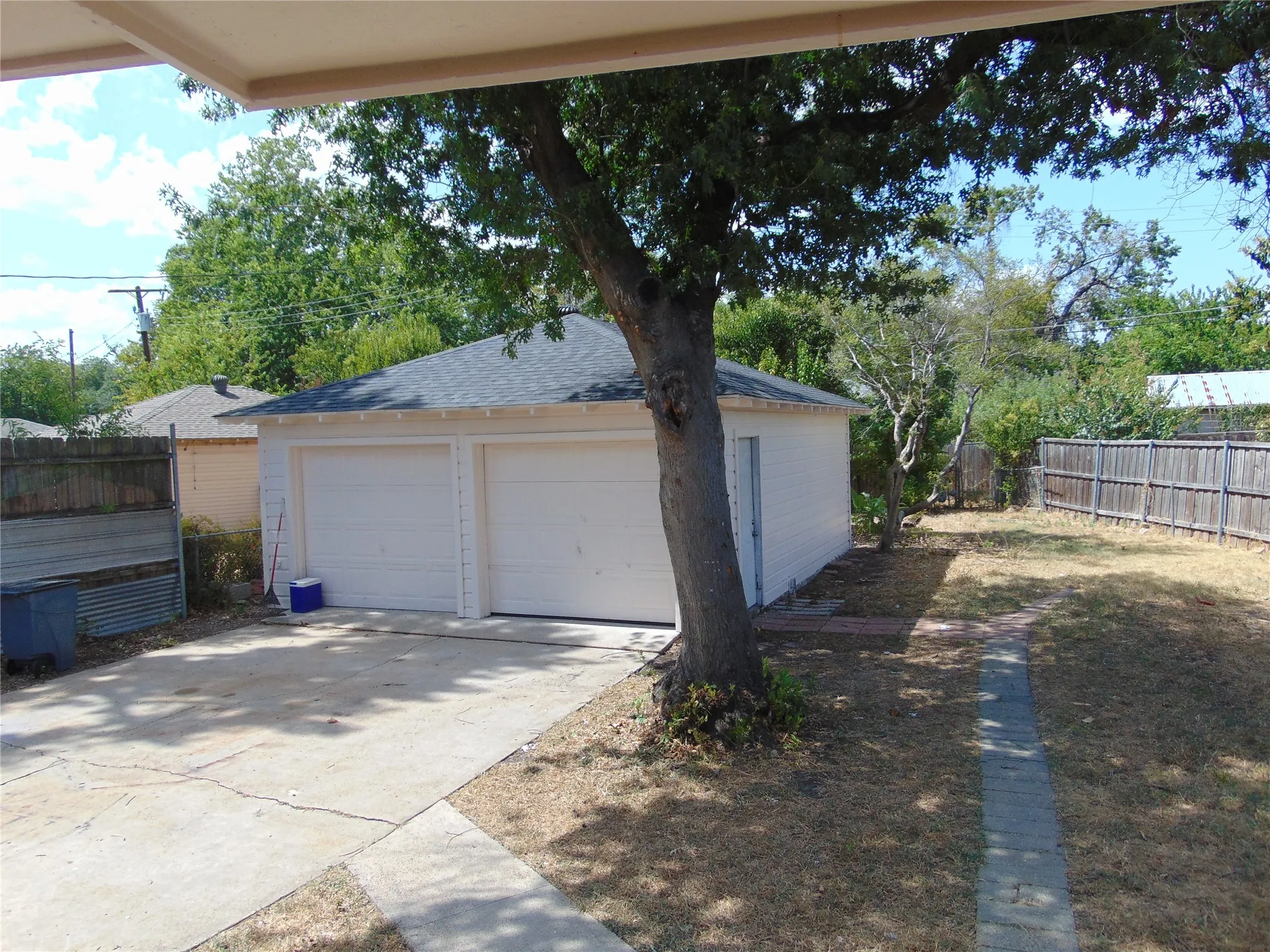 Single Family Residence For Sale in Dallas County , 10135 San Juan Avenue, Dallas, Texas 75228, 3 Bedroom, 2 Bathroom, 1 Garage spaces, 1,238 Sqft, built in 1956, mls#21347151, Real Estate Agent in Dallas, Homes For Sale in Dallas county, Homes For Sale in Dallas, Realtor in Dallas Texas, Real Estate Brokerage Independent Realty Texas, Luminita Cordes Realtor