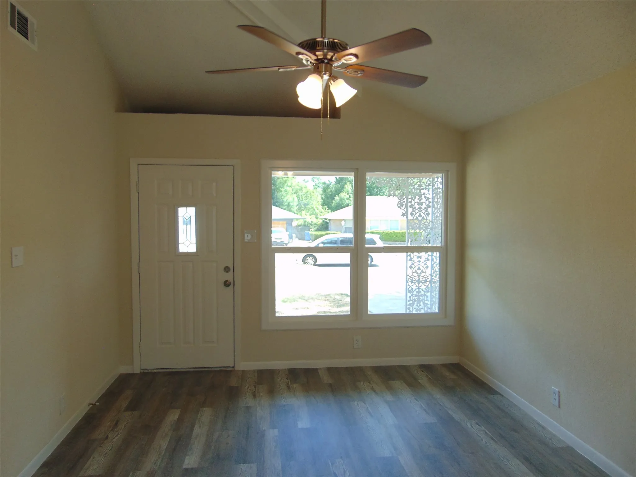 Single Family Residence For Sale in Dallas County , 10135 San Juan Avenue, Dallas, Texas 75228, 3 Bedroom, 2 Bathroom, 1 Garage spaces, 1,238 Sqft, built in 1956, mls#21347151, Real Estate Agent in Dallas, Homes For Sale in Dallas county, Homes For Sale in Dallas, Realtor in Dallas Texas, Real Estate Brokerage Independent Realty Texas, Luminita Cordes Realtor