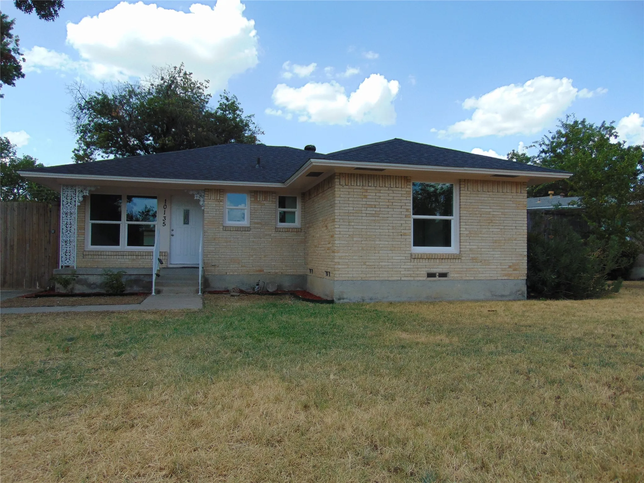 Single Family Residence For Sale in Dallas County , 10135 San Juan Avenue, Dallas, Texas 75228, 3 Bedroom, 2 Bathroom, 1 Garage spaces, 1,238 Sqft, built in 1956, mls#21347151, Real Estate Agent in Dallas, Homes For Sale in Dallas county, Homes For Sale in Dallas, Realtor in Dallas Texas, Real Estate Brokerage Independent Realty Texas, Luminita Cordes Realtor