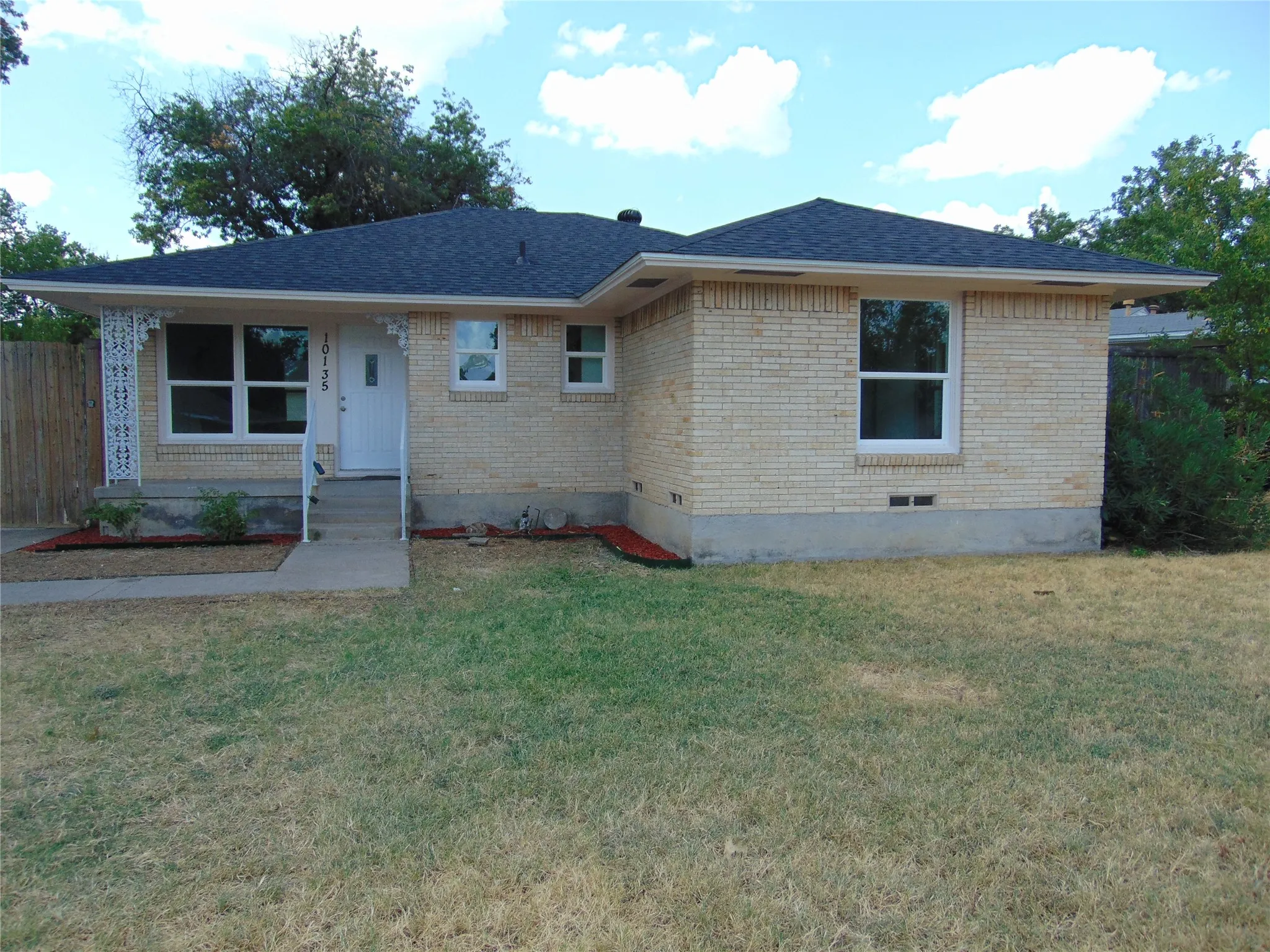 Single Family Residence For Sale in Dallas County , 10135 San Juan Avenue, Dallas, Texas 75228, 3 Bedroom, 2 Bathroom, 1 Garage spaces, 1,238 Sqft, built in 1956, mls#21347151, Real Estate Agent in Dallas, Homes For Sale in Dallas county, Homes For Sale in Dallas, Realtor in Dallas Texas, Real Estate Brokerage Independent Realty Texas, Luminita Cordes Realtor