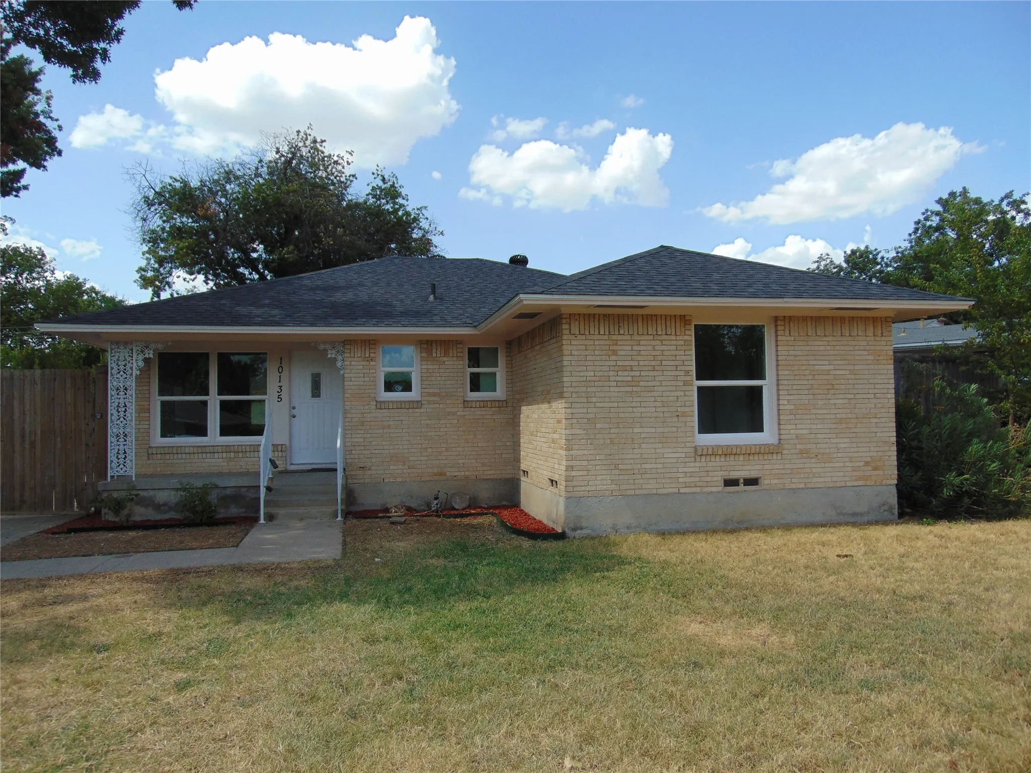 Single Family Residence For Sale in Dallas County , 10135 San Juan Avenue, Dallas, Texas 75228, 3 Bedroom, 2 Bathroom, 1 Garage spaces, 1,238 Sqft, built in 1956, mls#21347151, Real Estate Agent in Dallas, Homes For Sale in Dallas county, Homes For Sale in Dallas, Realtor in Dallas Texas, Real Estate Brokerage Independent Realty Texas, Luminita Cordes Realtor