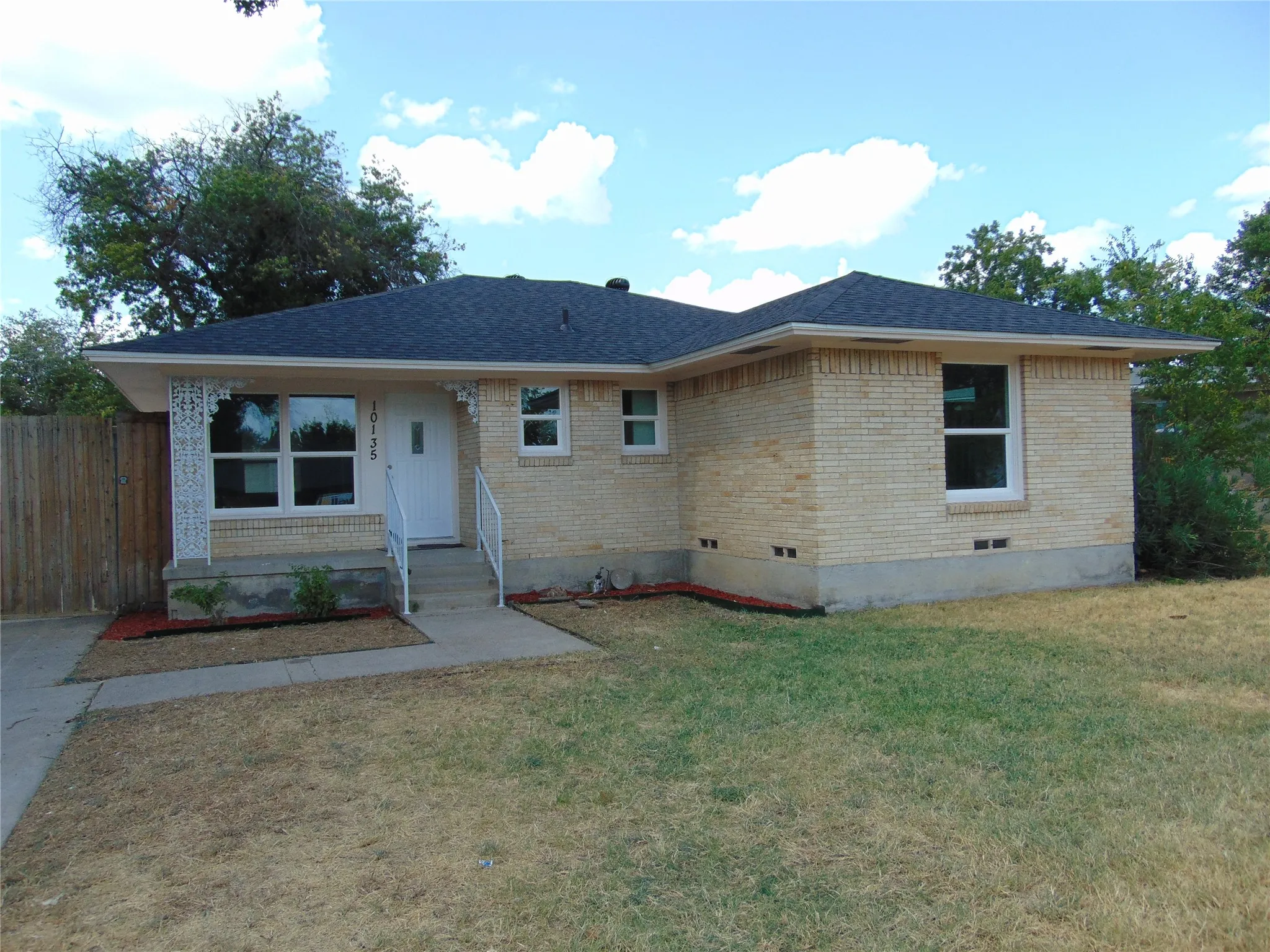 Single Family Residence For Sale in Dallas County , 10135 San Juan Avenue, Dallas, Texas 75228, 3 Bedroom, 2 Bathroom, 1 Garage spaces, 1,238 Sqft, built in 1956, mls#21347151, Real Estate Agent in Dallas, Homes For Sale in Dallas county, Homes For Sale in Dallas, Realtor in Dallas Texas, Real Estate Brokerage Independent Realty Texas, Luminita Cordes Realtor