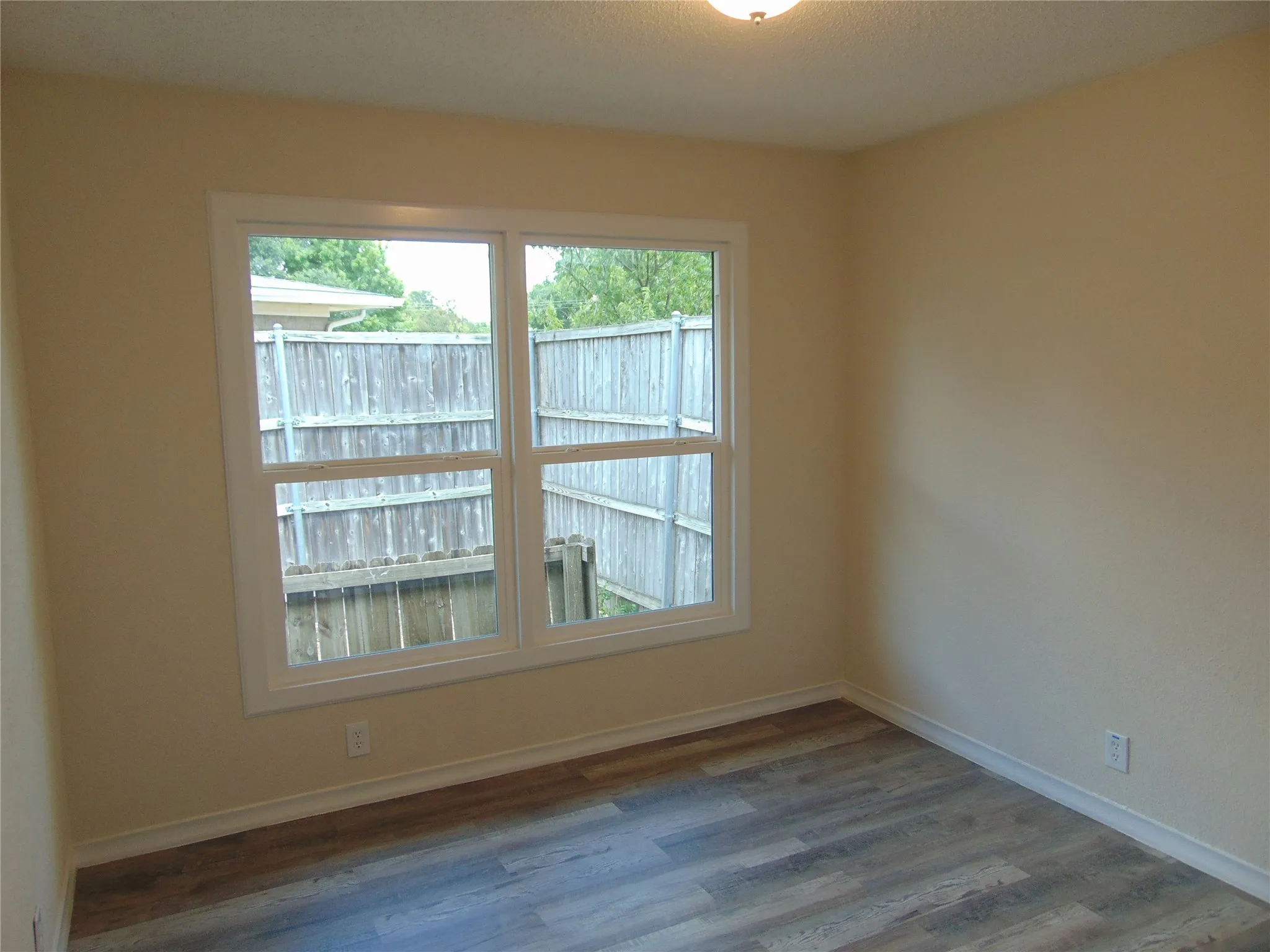 Single Family Residence For Sale in Dallas County , 10135 San Juan Avenue, Dallas, Texas 75228, 3 Bedroom, 2 Bathroom, 1 Garage spaces, 1,238 Sqft, built in 1956, mls#21347151, Real Estate Agent in Dallas, Homes For Sale in Dallas county, Homes For Sale in Dallas, Realtor in Dallas Texas, Real Estate Brokerage Independent Realty Texas, Luminita Cordes Realtor