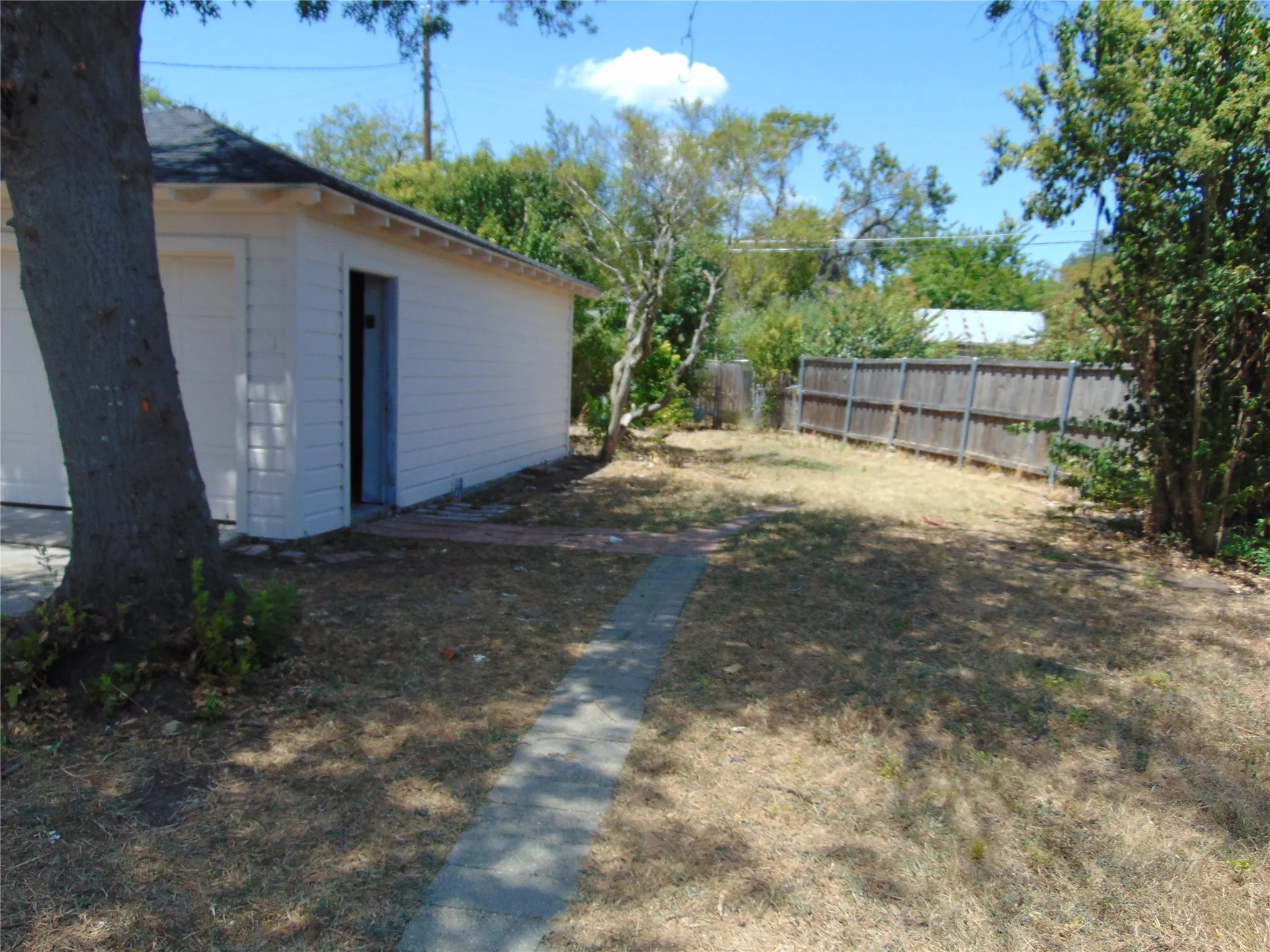 Single Family Residence For Sale in Dallas County , 10135 San Juan Avenue, Dallas, Texas 75228, 3 Bedroom, 2 Bathroom, 1 Garage spaces, 1,238 Sqft, built in 1956, mls#21347151, Real Estate Agent in Dallas, Homes For Sale in Dallas county, Homes For Sale in Dallas, Realtor in Dallas Texas, Real Estate Brokerage Independent Realty Texas, Luminita Cordes Realtor