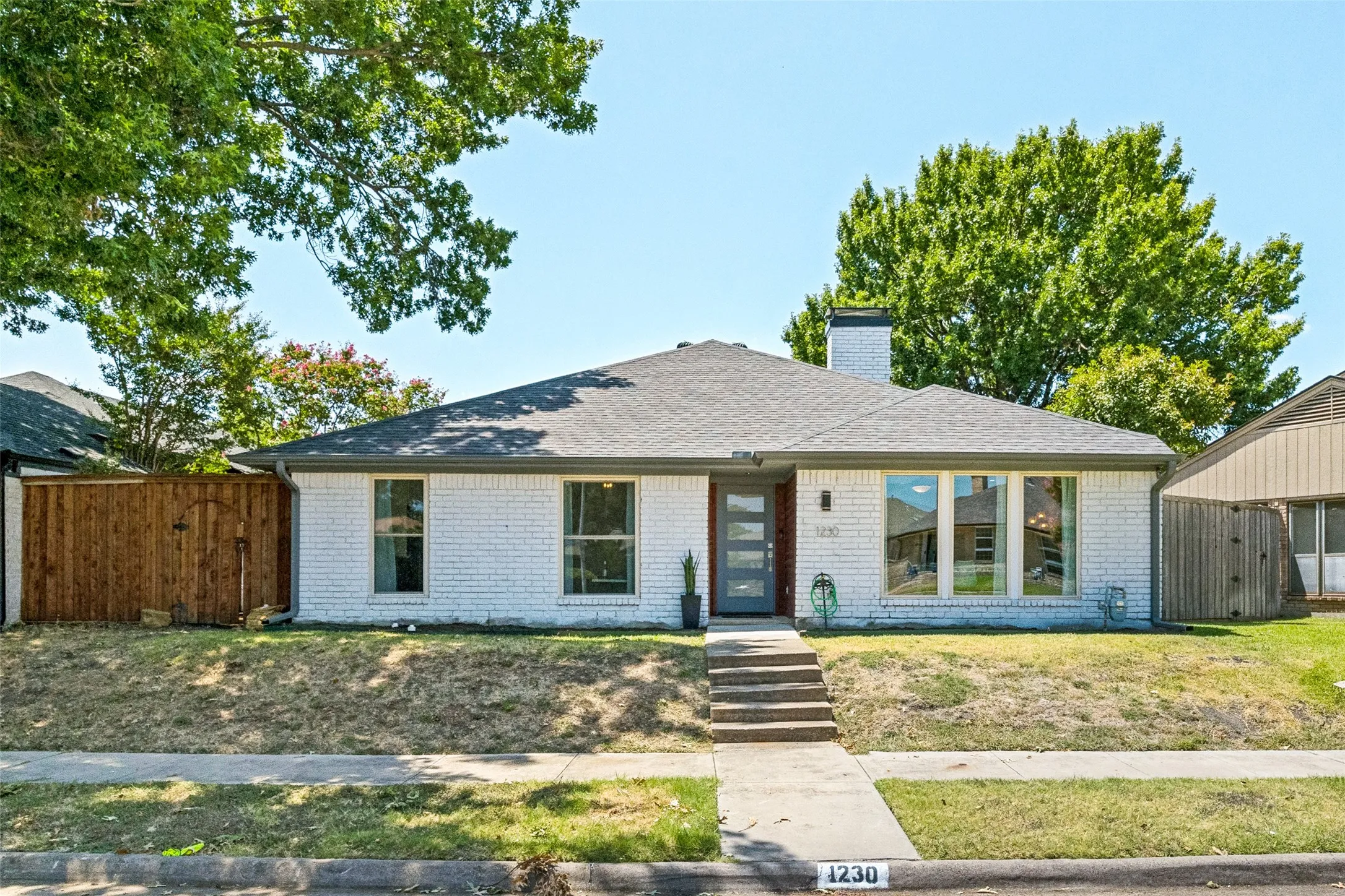 Single Family Residence For Sale in Dallas County , 1230 Richland Oaks Drive, Richardson, Texas 75081, 2 Bedroom, 2 Bathroom, 2 Garage spaces, 1,505 Sqft, built in 1978, mls#21355447, Real Estate Agent in Richardson, Homes For Sale in Dallas county, Homes For Sale in Richardson, Realtor in Richardson Texas, Real Estate Brokerage Independent Realty Texas, Luminita Cordes Realtor