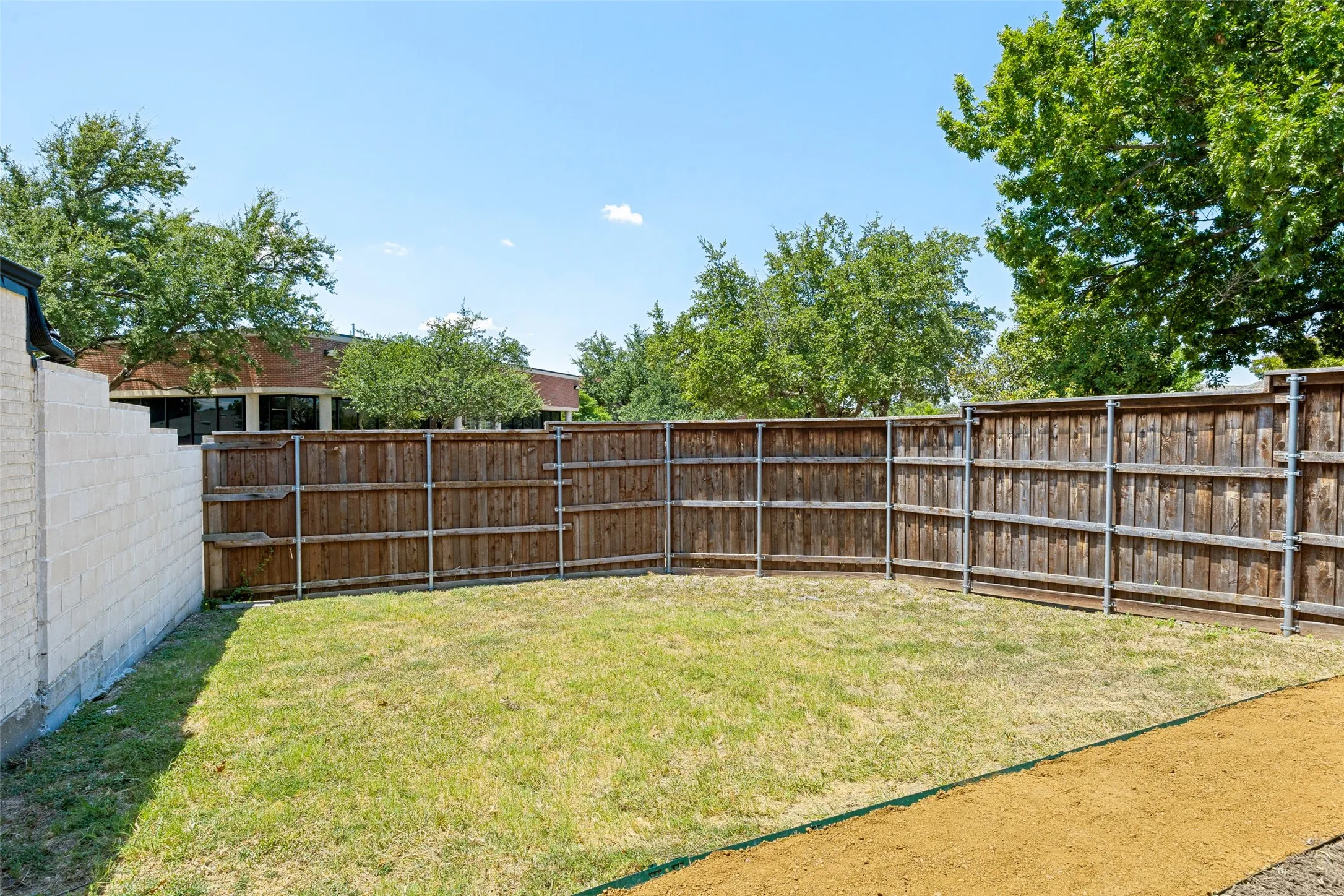 Single Family Residence For Sale in Dallas County , 1230 Richland Oaks Drive, Richardson, Texas 75081, 2 Bedroom, 2 Bathroom, 2 Garage spaces, 1,505 Sqft, built in 1978, mls#21355447, Real Estate Agent in Richardson, Homes For Sale in Dallas county, Homes For Sale in Richardson, Realtor in Richardson Texas, Real Estate Brokerage Independent Realty Texas, Luminita Cordes Realtor