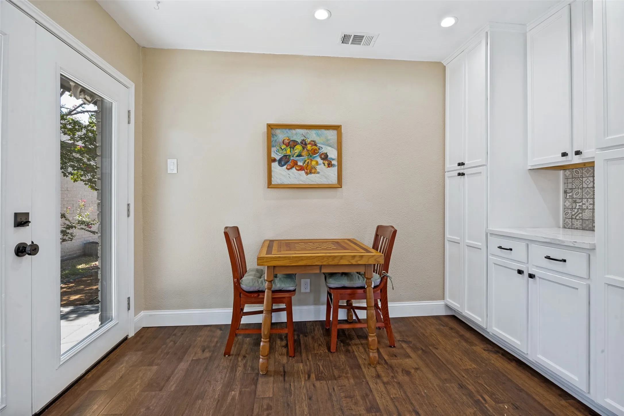 Single Family Residence For Sale in Dallas County , 1230 Richland Oaks Drive, Richardson, Texas 75081, 2 Bedroom, 2 Bathroom, 2 Garage spaces, 1,505 Sqft, built in 1978, mls#21355447, Real Estate Agent in Richardson, Homes For Sale in Dallas county, Homes For Sale in Richardson, Realtor in Richardson Texas, Real Estate Brokerage Independent Realty Texas, Luminita Cordes Realtor
