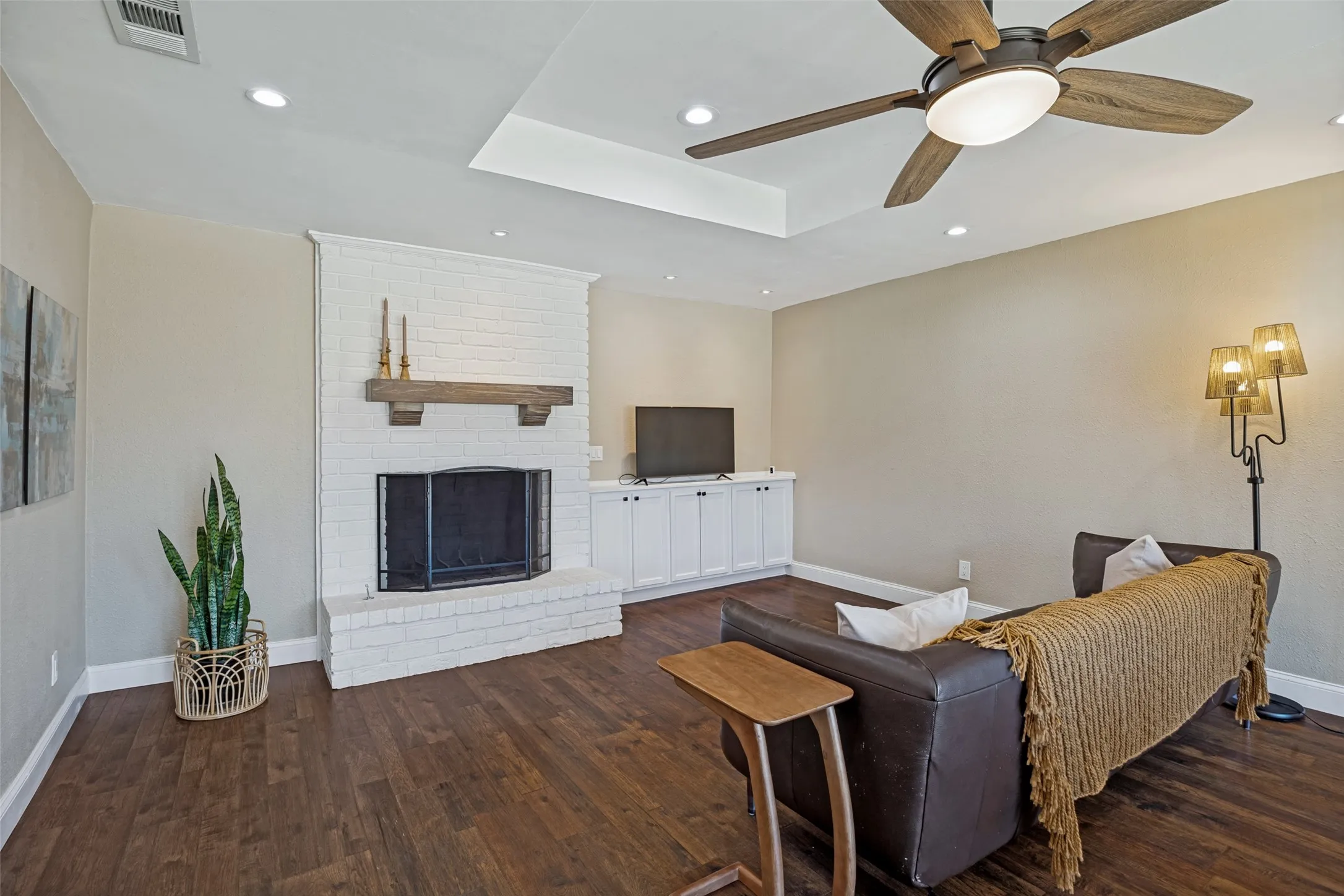 Single Family Residence For Sale in Dallas County , 1230 Richland Oaks Drive, Richardson, Texas 75081, 2 Bedroom, 2 Bathroom, 2 Garage spaces, 1,505 Sqft, built in 1978, mls#21355447, Real Estate Agent in Richardson, Homes For Sale in Dallas county, Homes For Sale in Richardson, Realtor in Richardson Texas, Real Estate Brokerage Independent Realty Texas, Luminita Cordes Realtor
