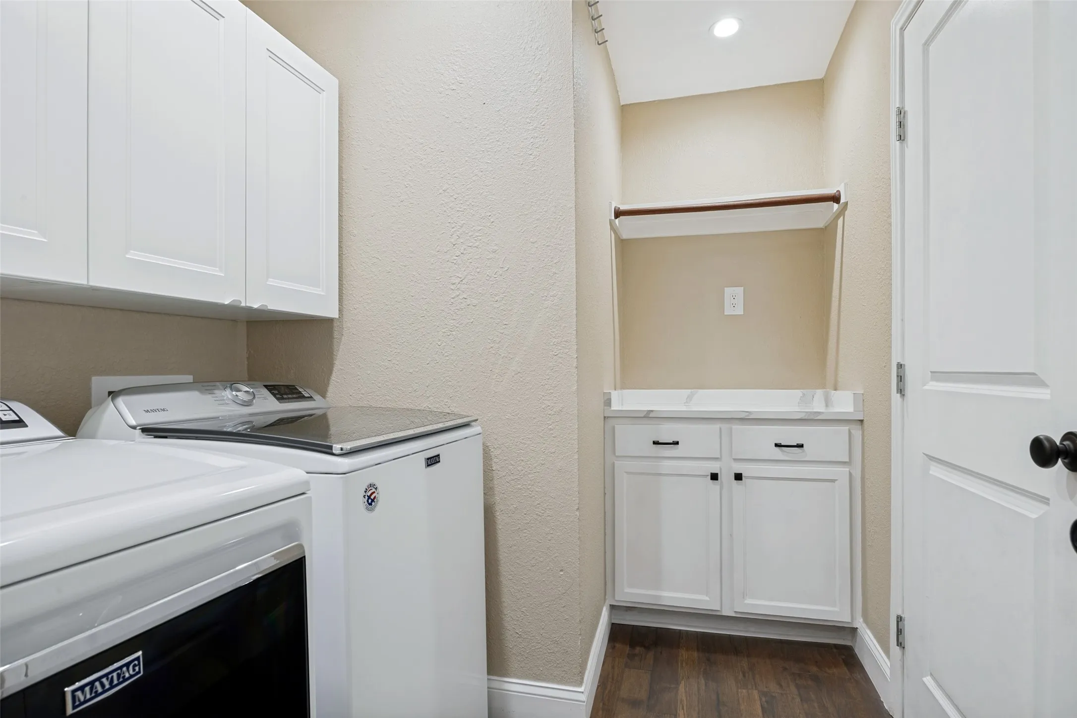 Single Family Residence For Sale in Dallas County , 1230 Richland Oaks Drive, Richardson, Texas 75081, 2 Bedroom, 2 Bathroom, 2 Garage spaces, 1,505 Sqft, built in 1978, mls#21355447, Real Estate Agent in Richardson, Homes For Sale in Dallas county, Homes For Sale in Richardson, Realtor in Richardson Texas, Real Estate Brokerage Independent Realty Texas, Luminita Cordes Realtor