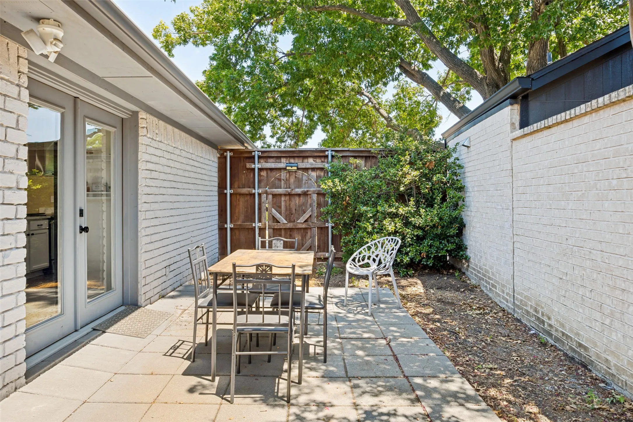 Single Family Residence For Sale in Dallas County , 1230 Richland Oaks Drive, Richardson, Texas 75081, 2 Bedroom, 2 Bathroom, 2 Garage spaces, 1,505 Sqft, built in 1978, mls#21355447, Real Estate Agent in Richardson, Homes For Sale in Dallas county, Homes For Sale in Richardson, Realtor in Richardson Texas, Real Estate Brokerage Independent Realty Texas, Luminita Cordes Realtor